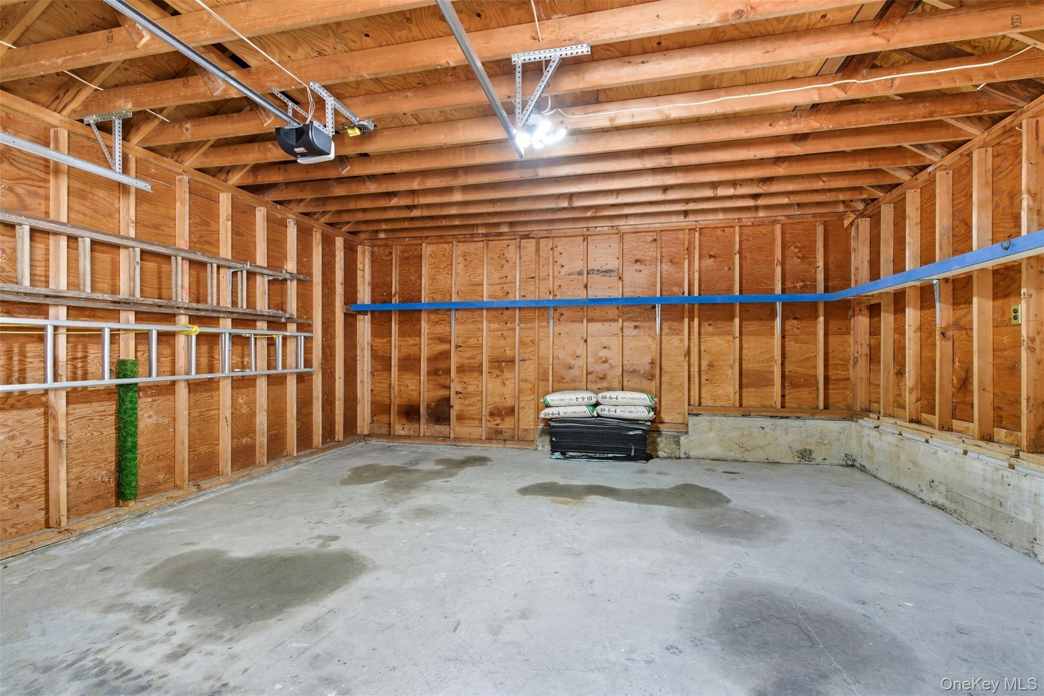 Single Family Manor Suffolk County, NY 11743, MLS-920116-40