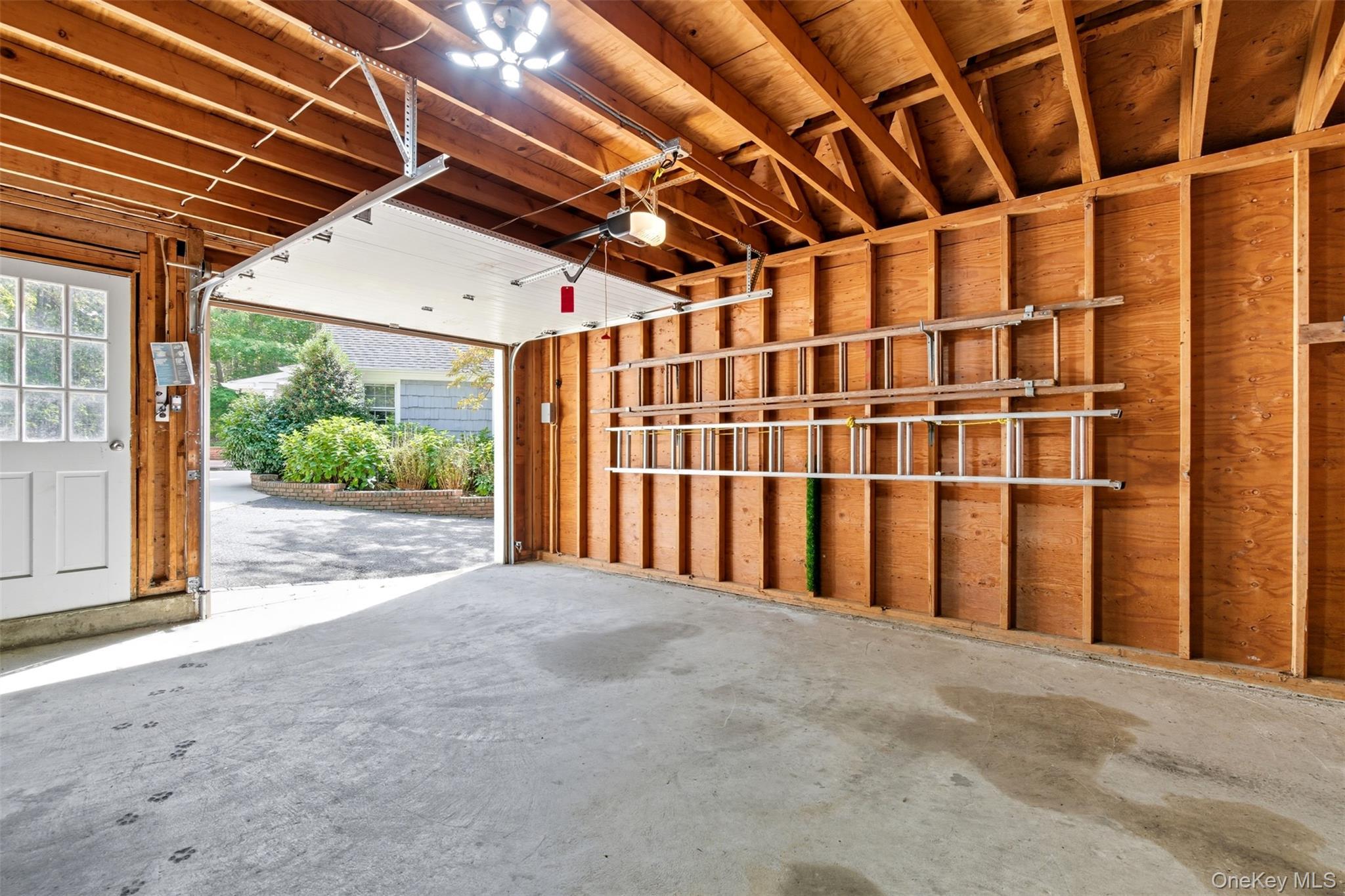 Single Family Manor Suffolk County, NY 11743, MLS-920116-41