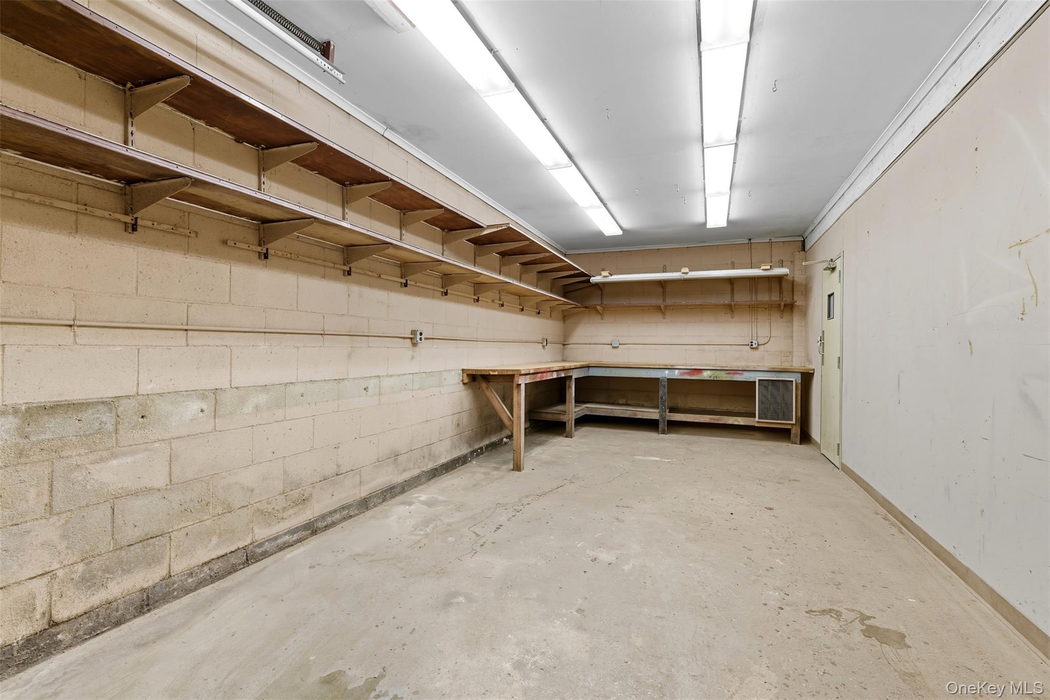 Single Family Manor Suffolk County, NY 11743, MLS-920116-42