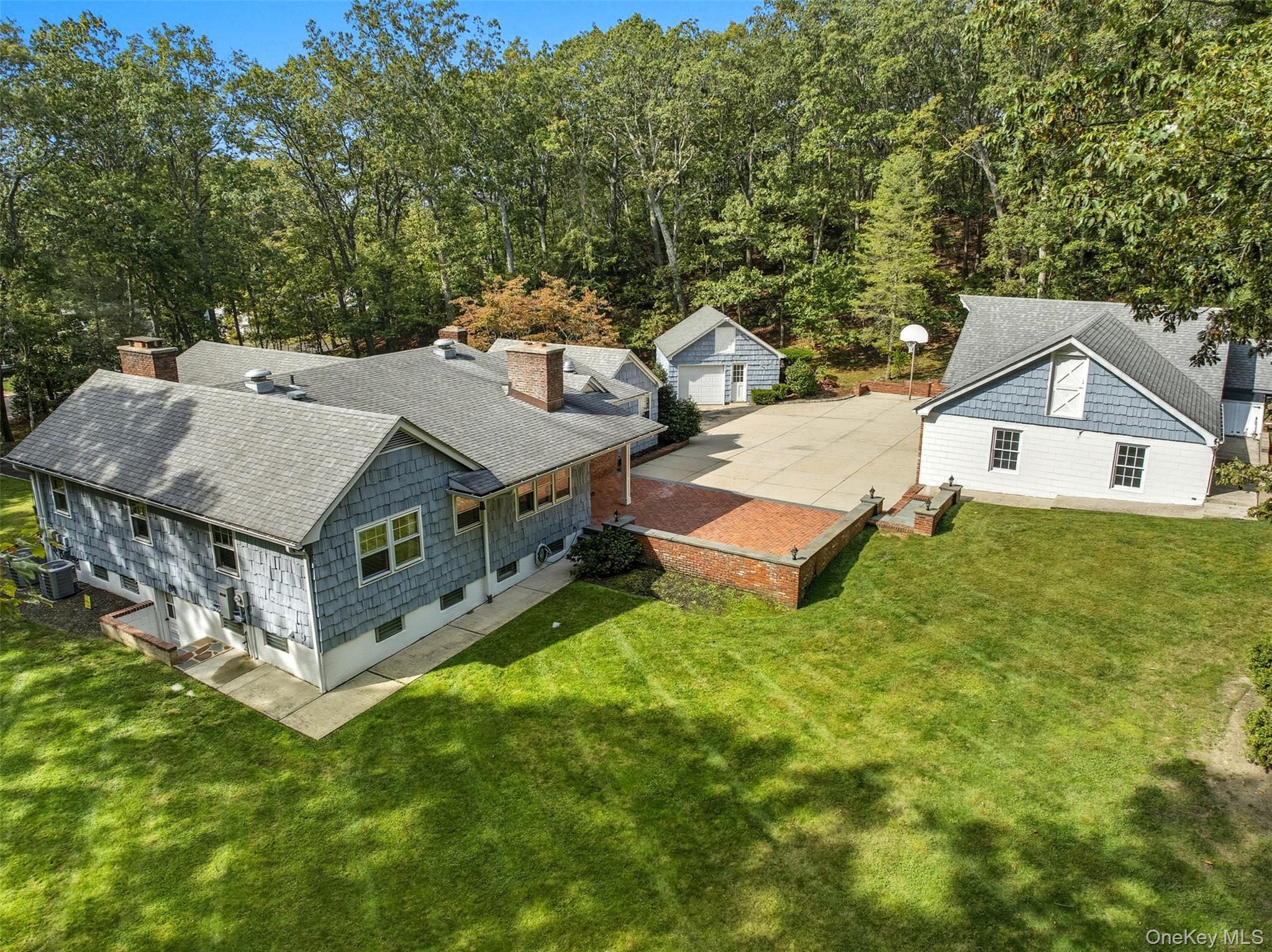 Single Family Manor Suffolk County, NY 11743, MLS-920116-43