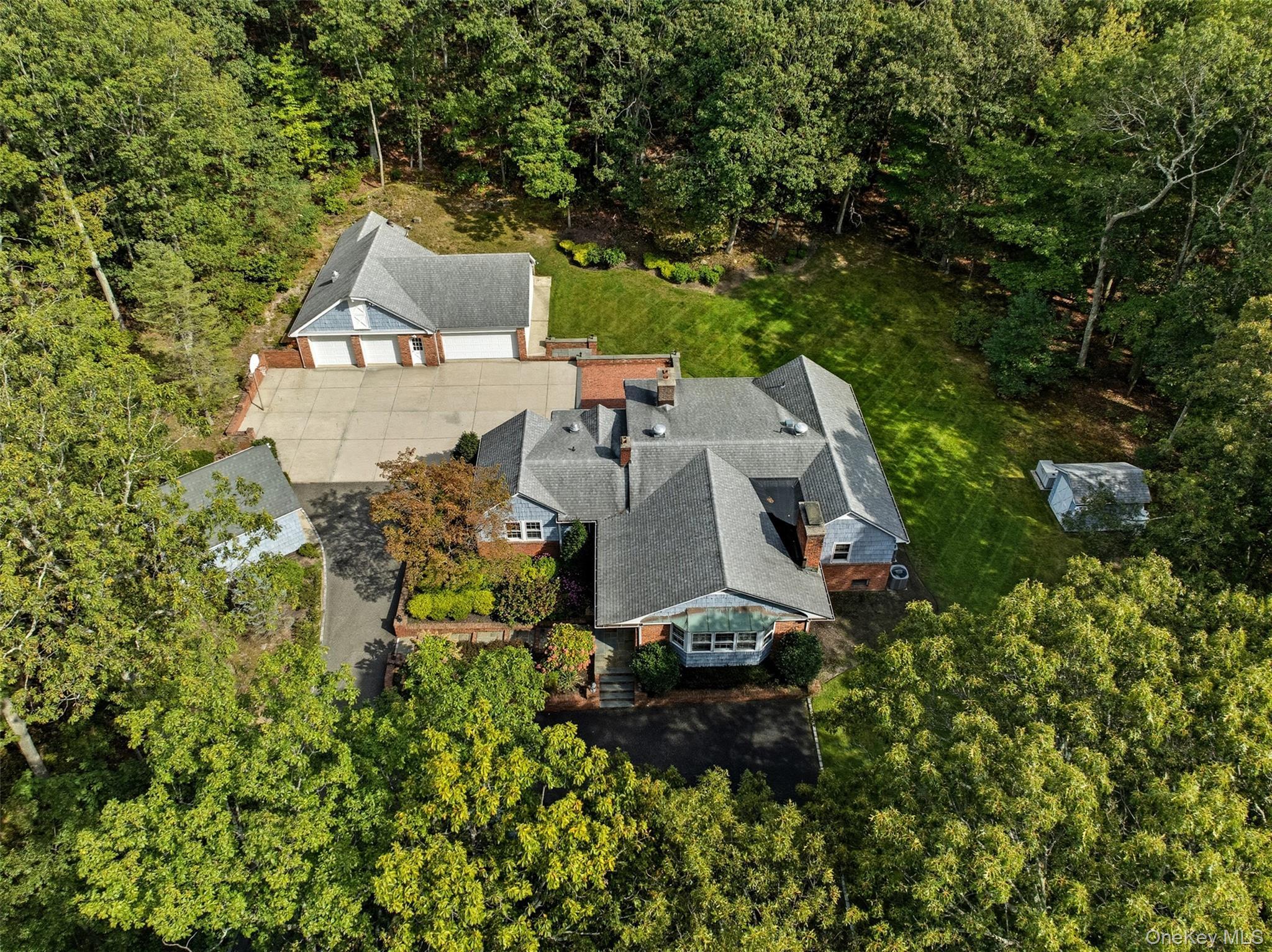 Single Family Manor Suffolk County, NY 11743, MLS-920116-8