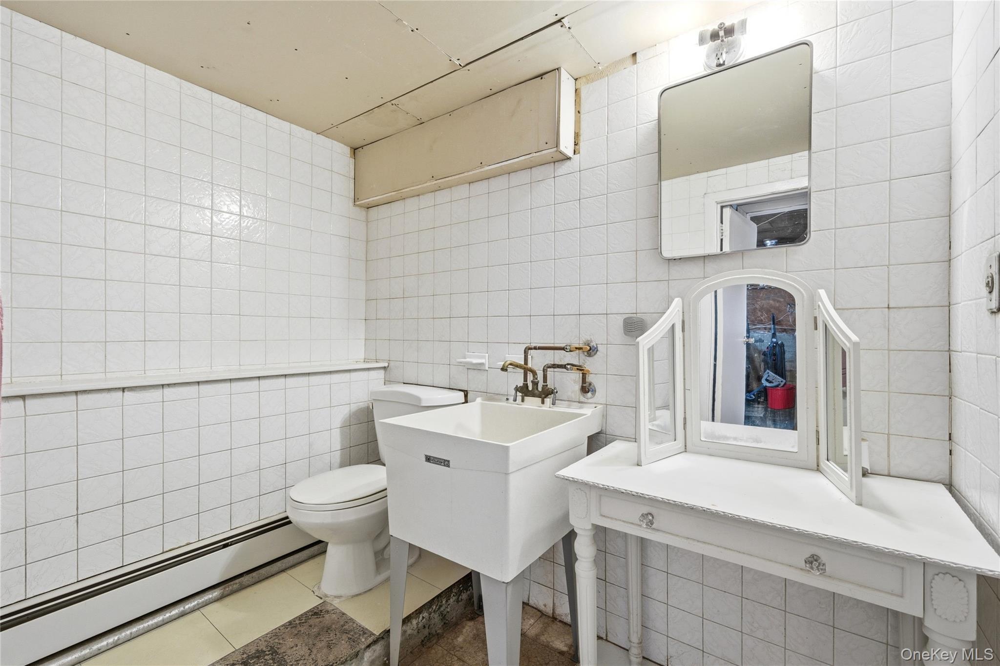 Single Family 7th  Suffolk County, NY 11706, MLS-920118-19