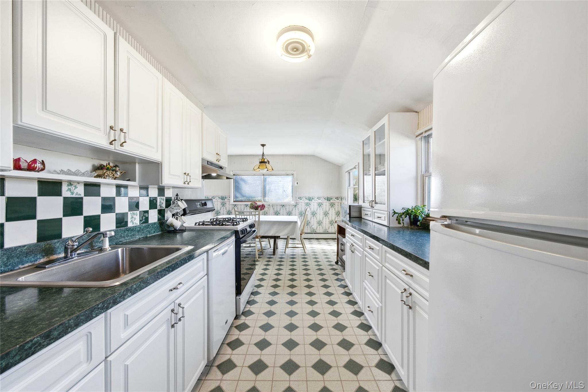 Single Family 7th  Suffolk County, NY 11706, MLS-920118-7