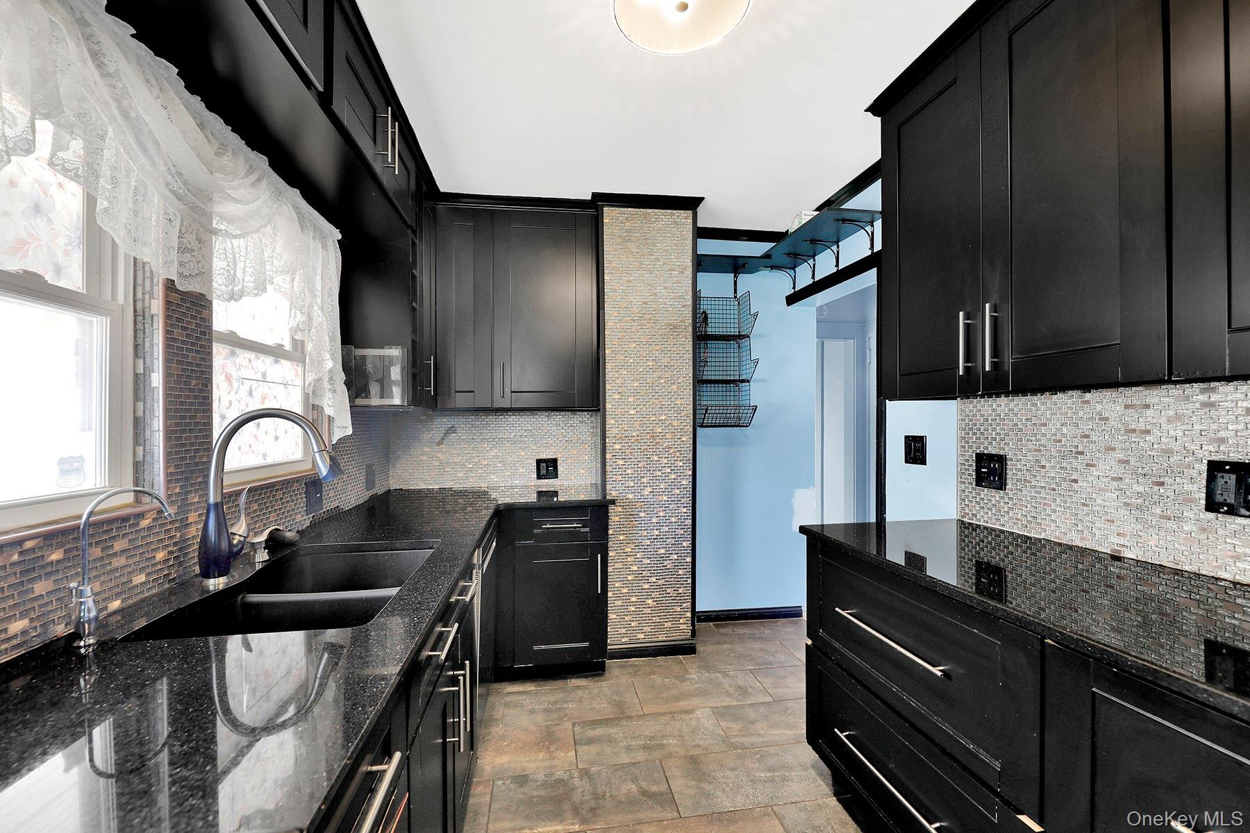 Single Family Woods  Nassau County, NY 11575, MLS-920129-10