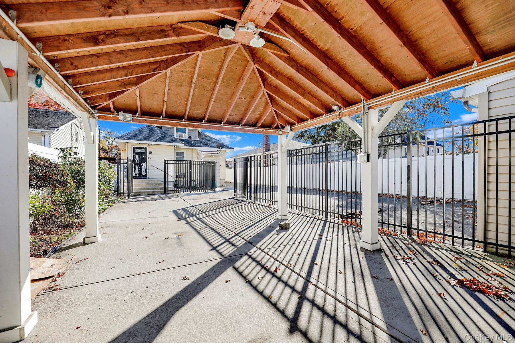 Single Family Woods  Nassau County, NY 11575, MLS-920129-24