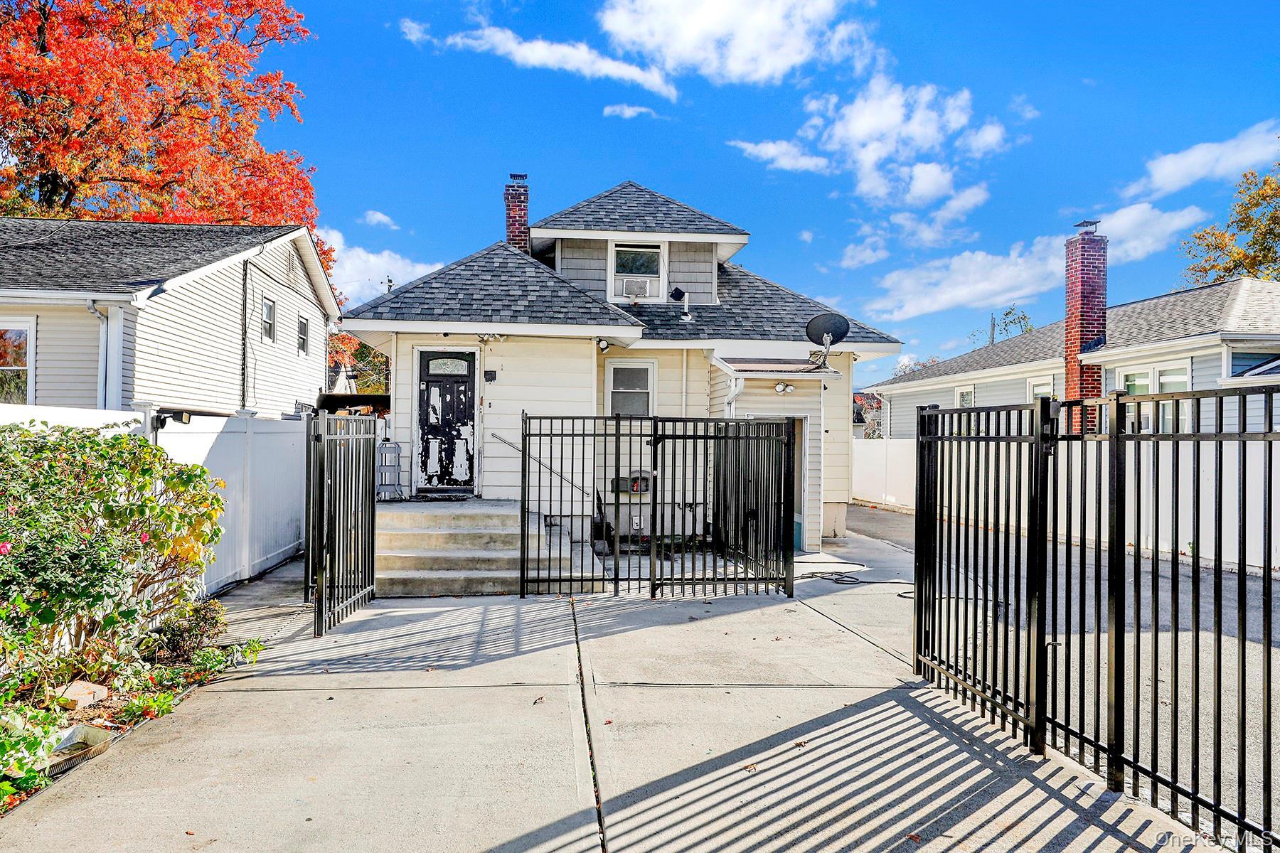 Single Family Woods  Nassau County, NY 11575, MLS-920129-25