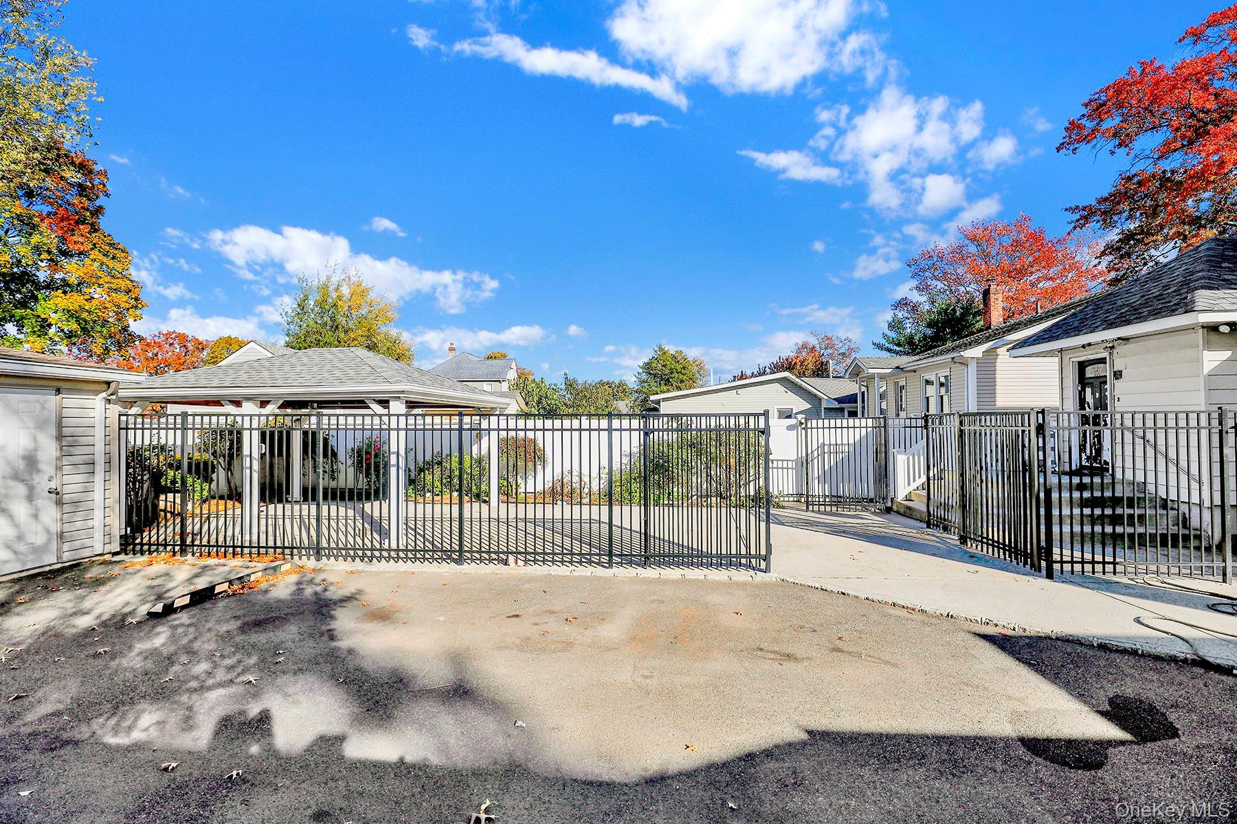 Single Family Woods  Nassau County, NY 11575, MLS-920129-28