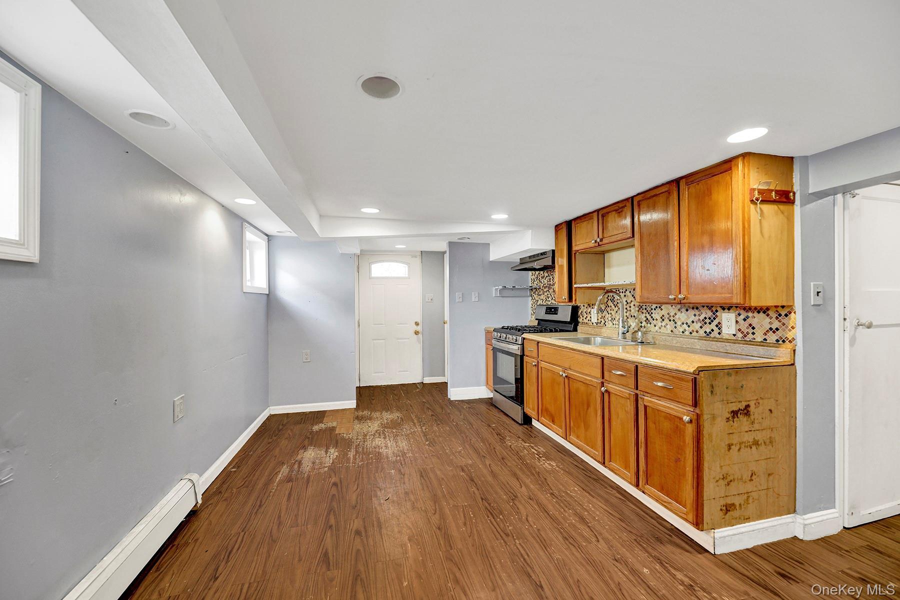 Single Family Woods  Nassau County, NY 11575, MLS-920129-32