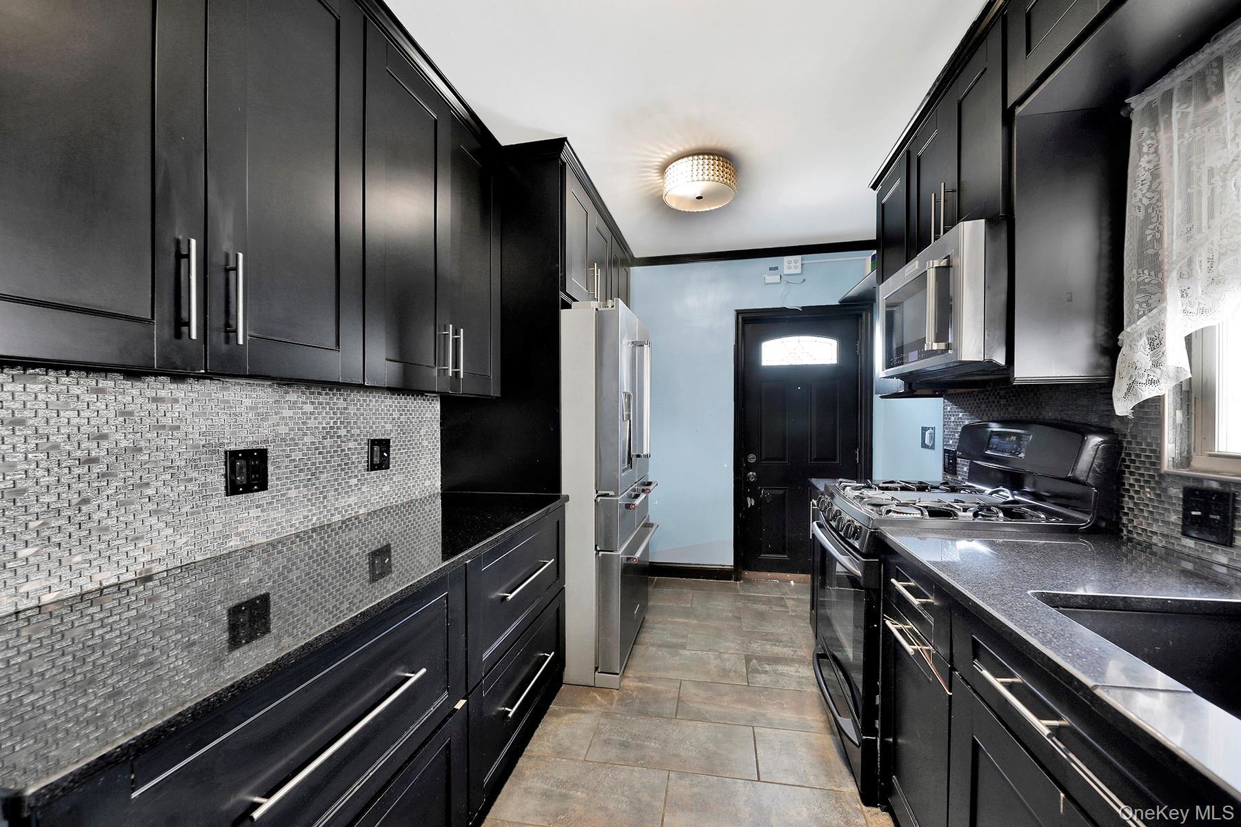 Single Family Woods  Nassau County, NY 11575, MLS-920129-9