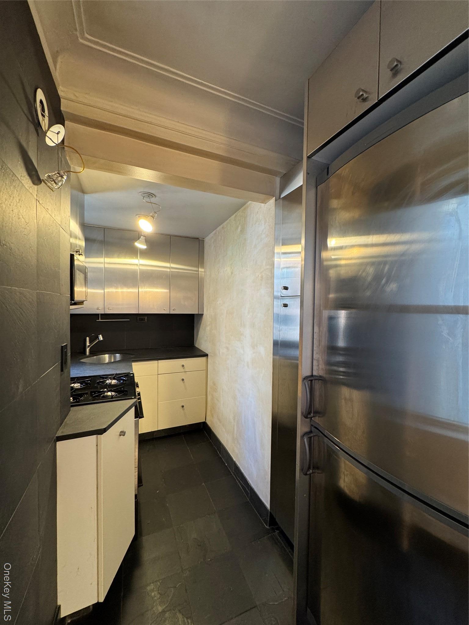 Coop E 53rd Street Manhattan, NY 10022, MLS-920131-13