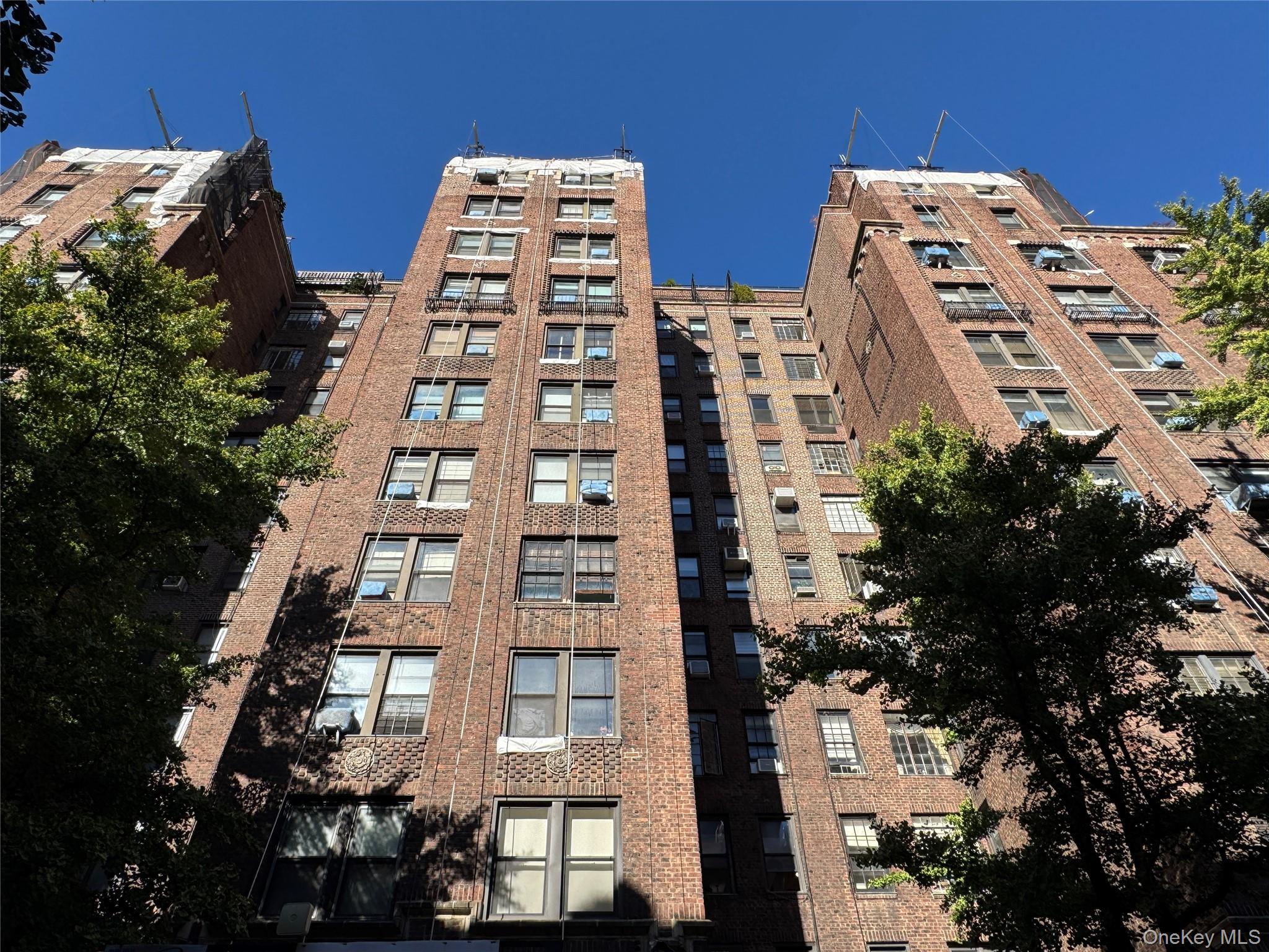 Coop E 53rd Street Manhattan, NY 10022, MLS-920131-2