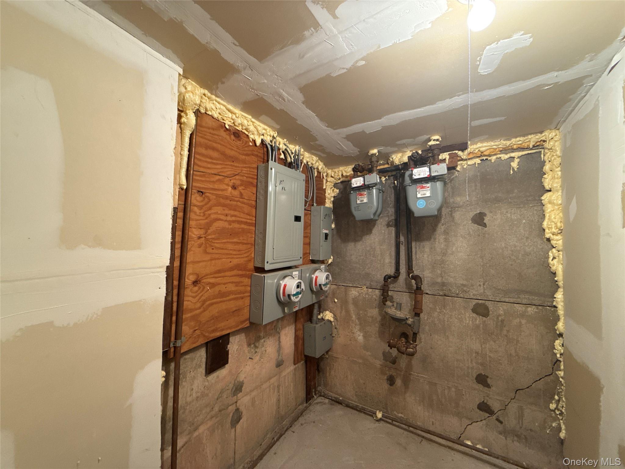 Single Family 48th  Queens, NY 11365, MLS-920203-36