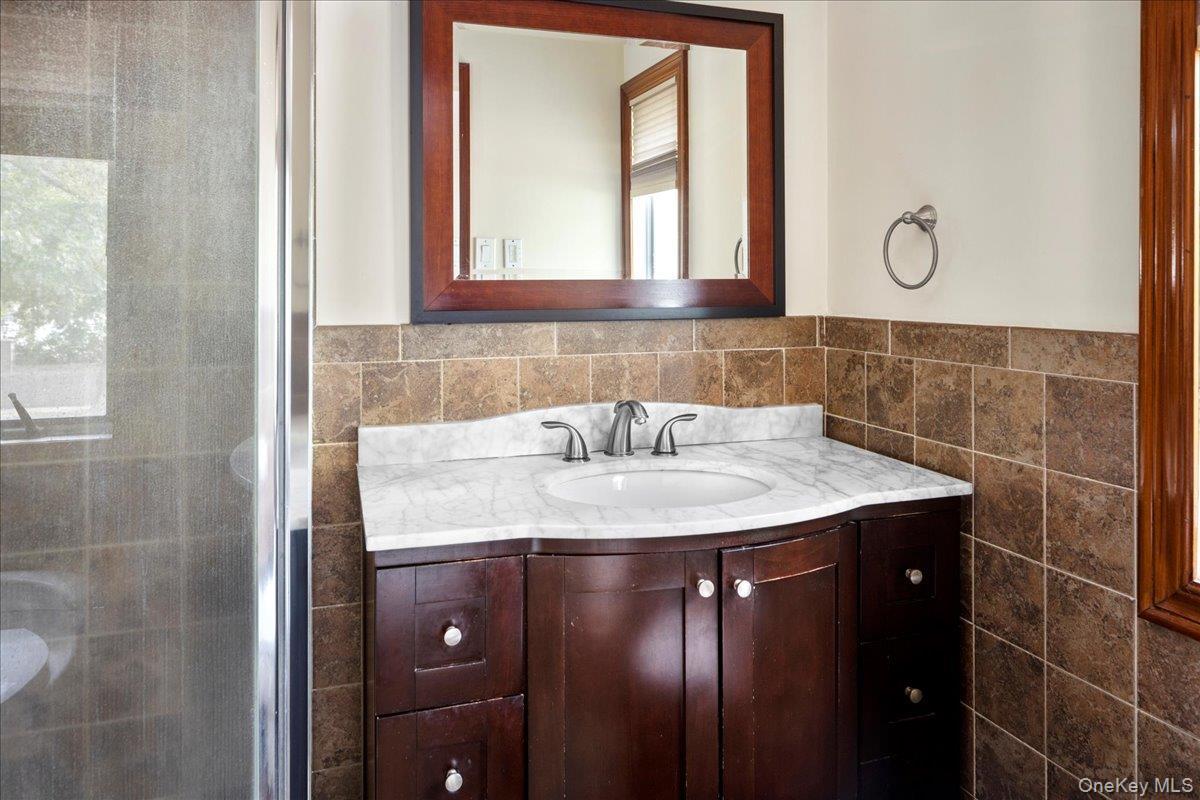 Single Family Saddle Ridge Nassau County, NY 11598, MLS-920240-13