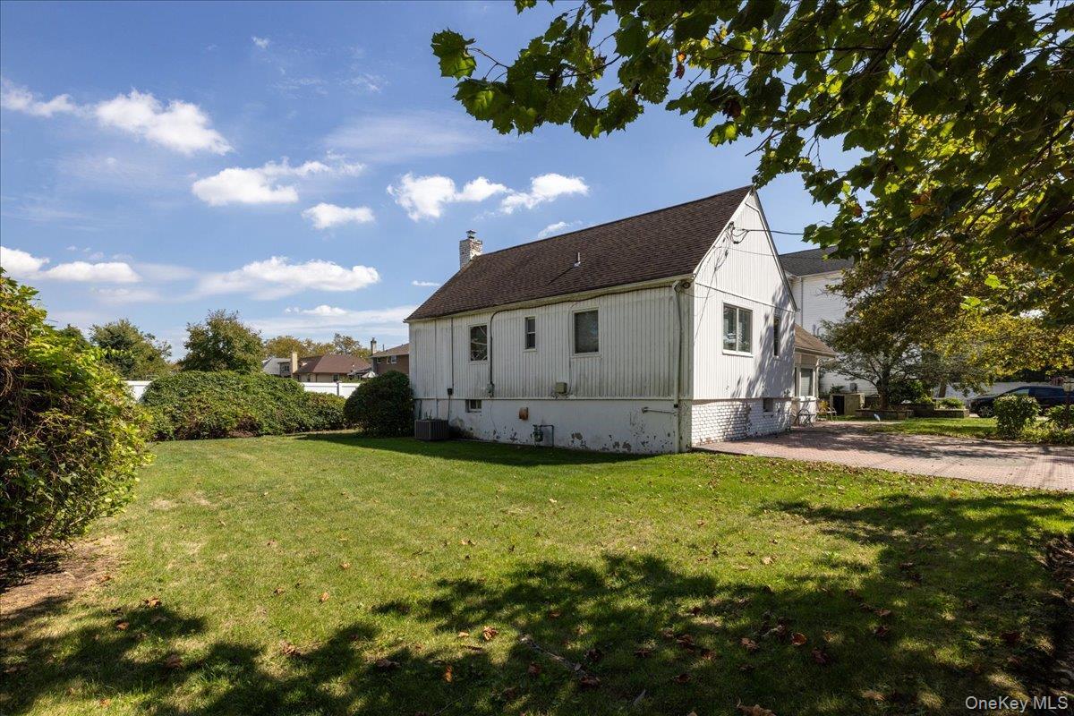 Single Family Saddle Ridge Nassau County, NY 11598, MLS-920240-21