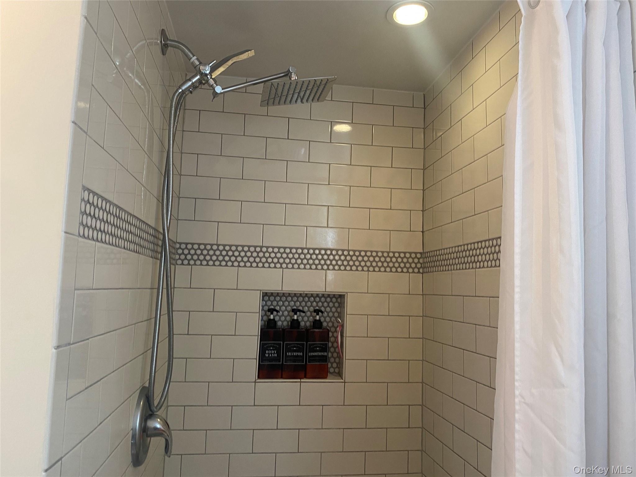 Single Family Cottage Westchester County, NY 10560, MLS-920244-16