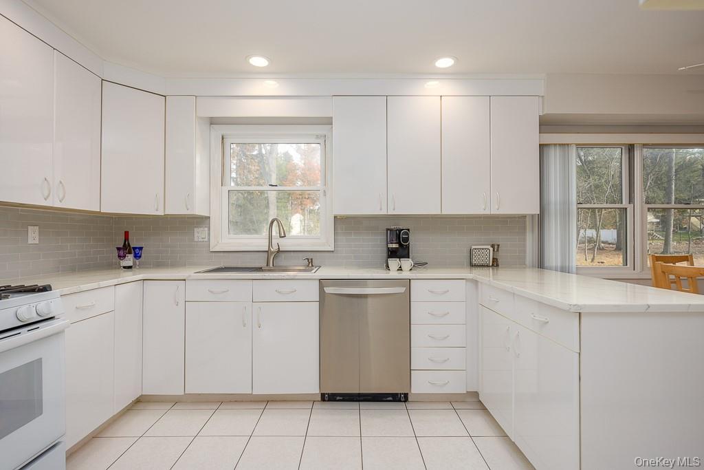 Single Family Spirea Rockland County, NY 10956, MLS-920274-8