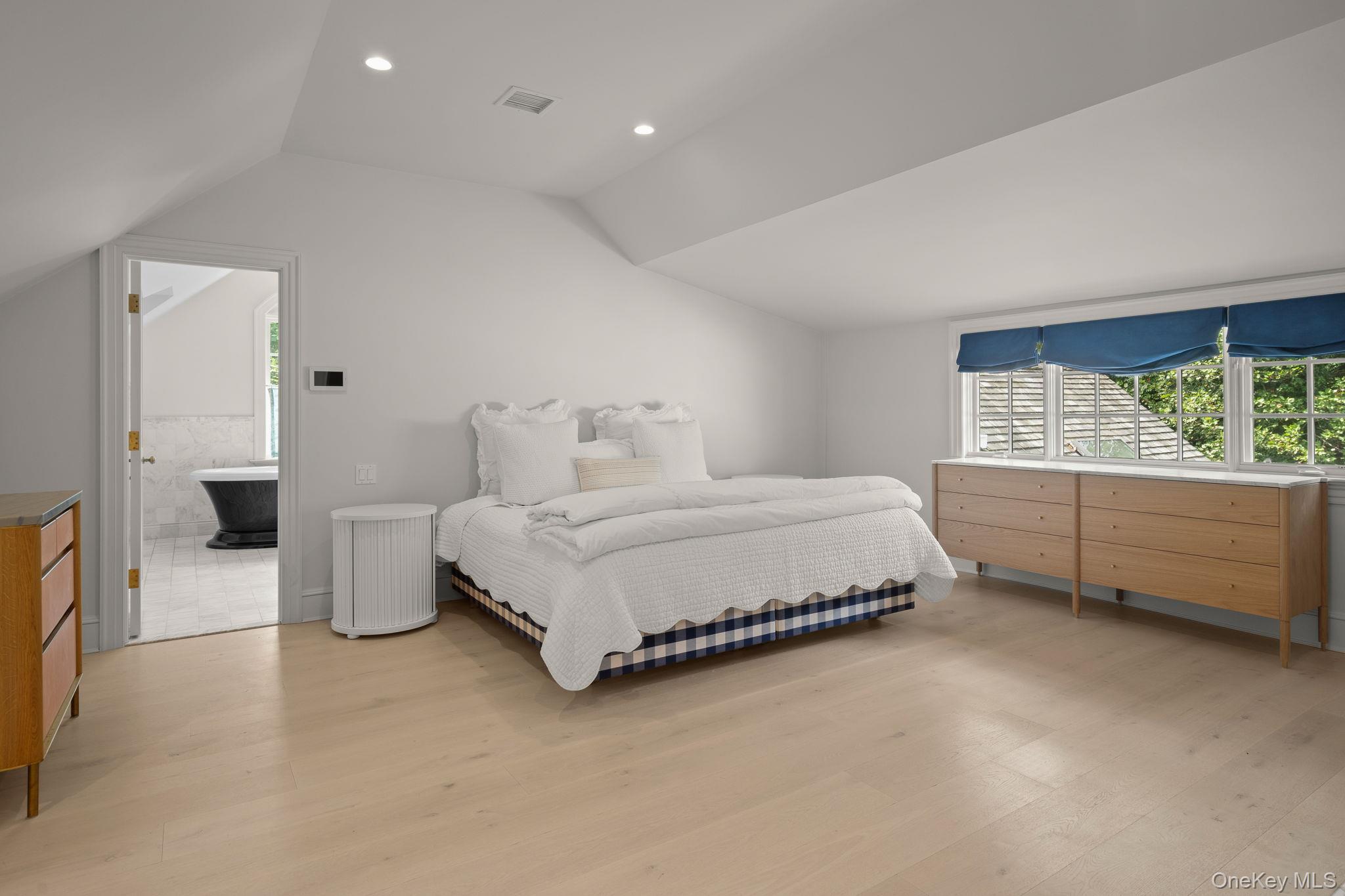 Single Family Lloyd Suffolk County, NY 11743, MLS-920278-22