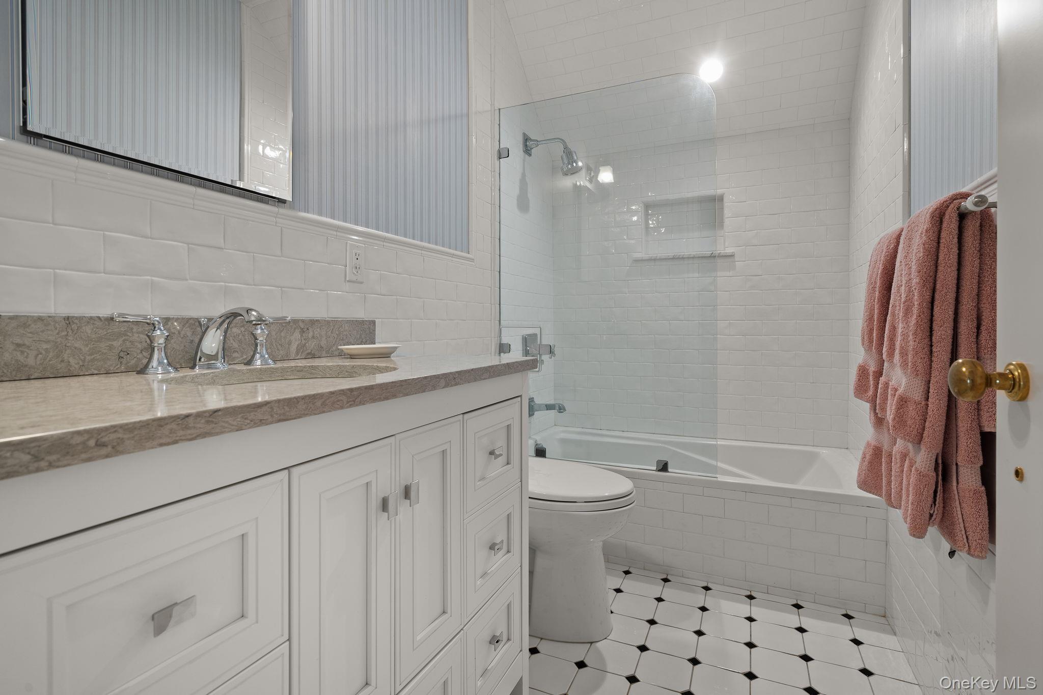 Single Family Lloyd Suffolk County, NY 11743, MLS-920278-31