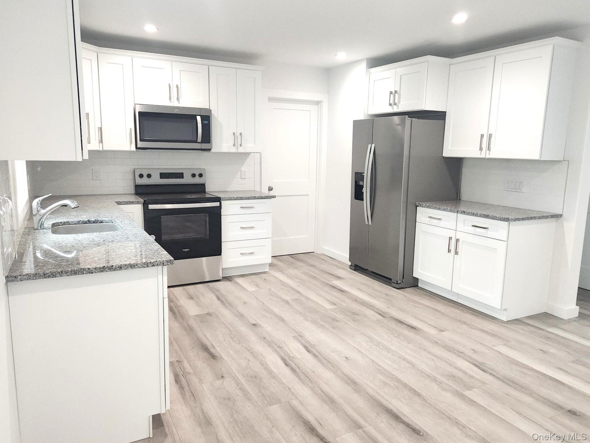 Single Family Neighborhood Suffolk County, NY 11967, MLS-920347-5