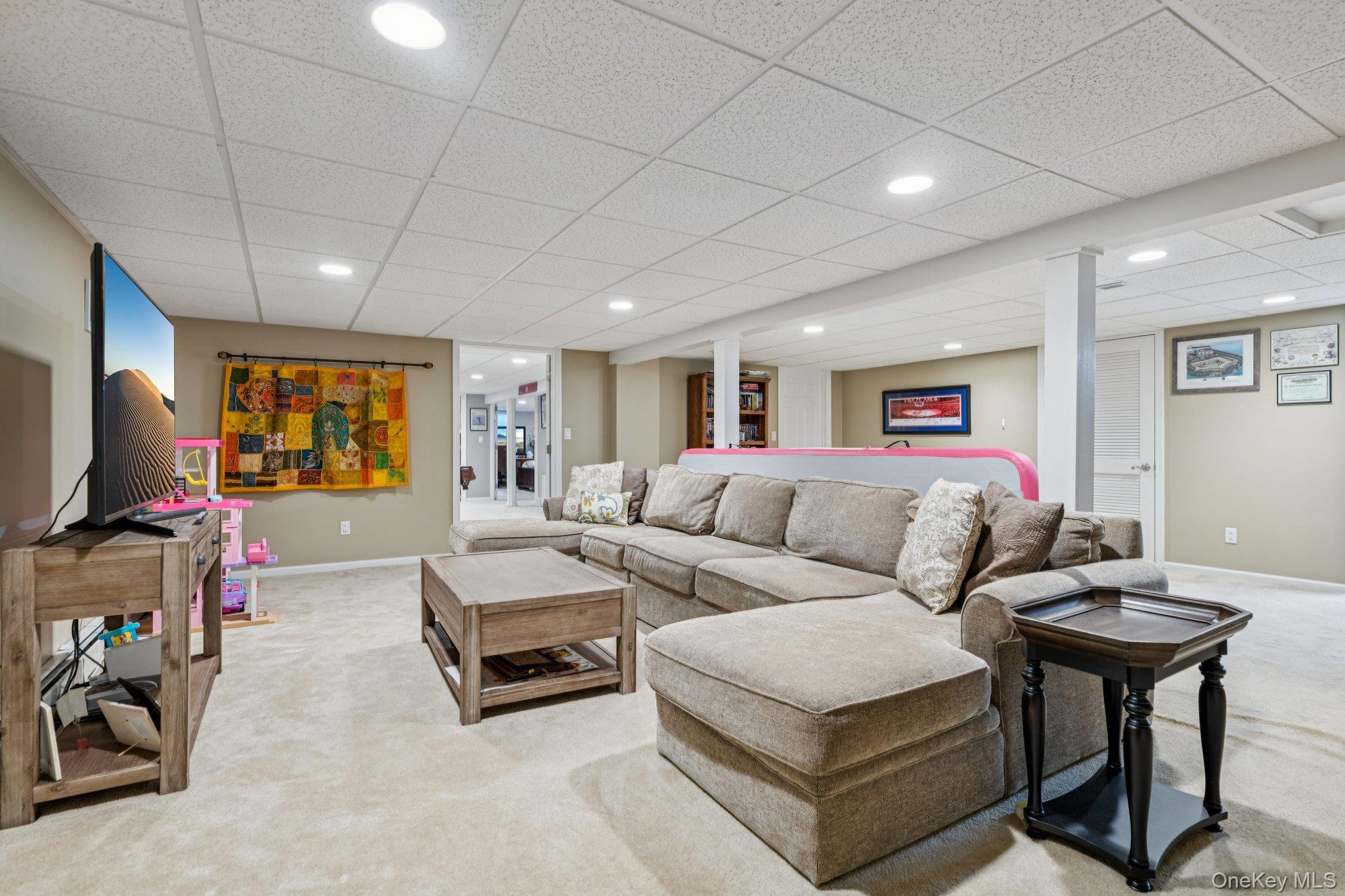 Single Family Hastings  Suffolk County, NY 11768, MLS-920368-29