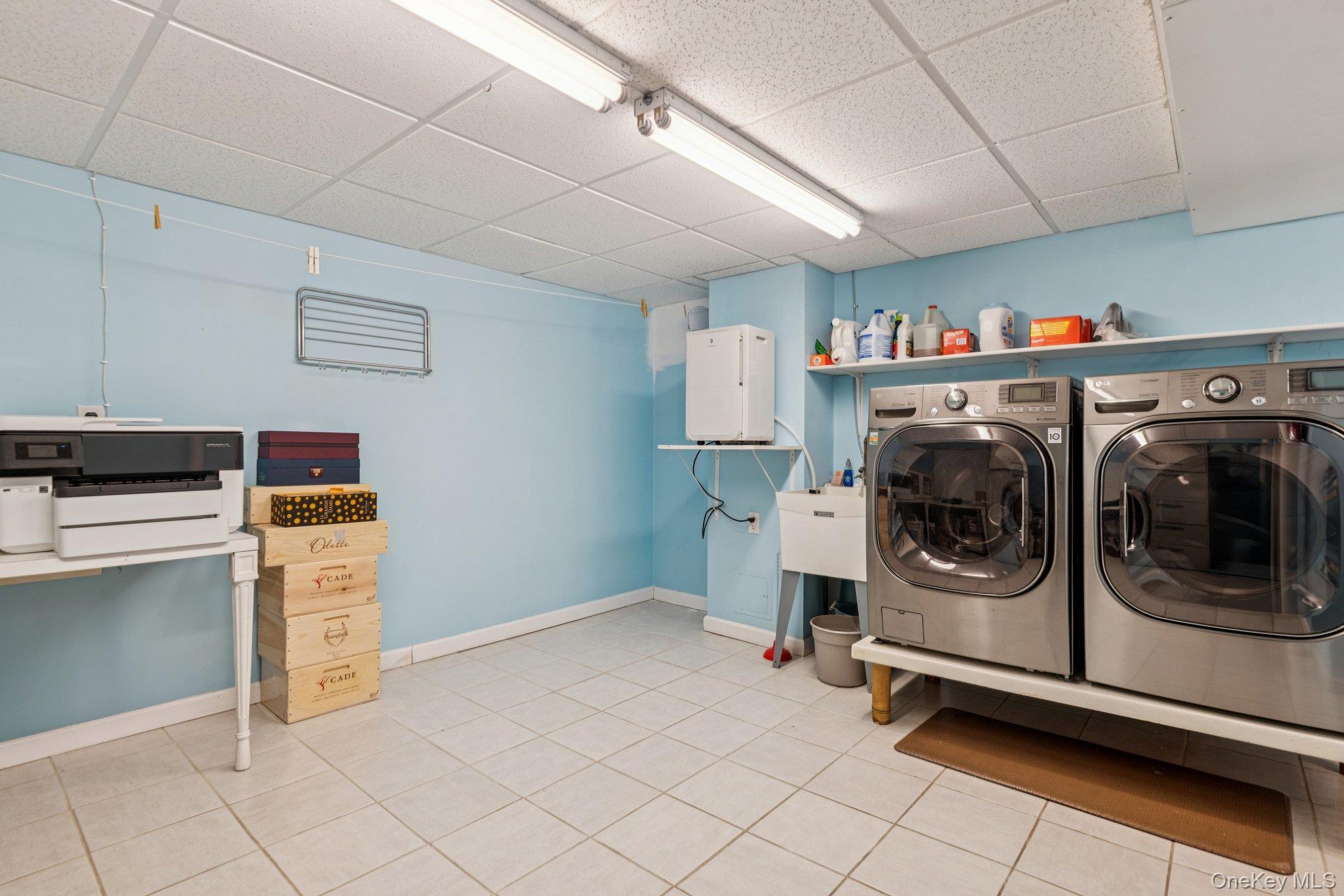 Single Family Hastings  Suffolk County, NY 11768, MLS-920368-36