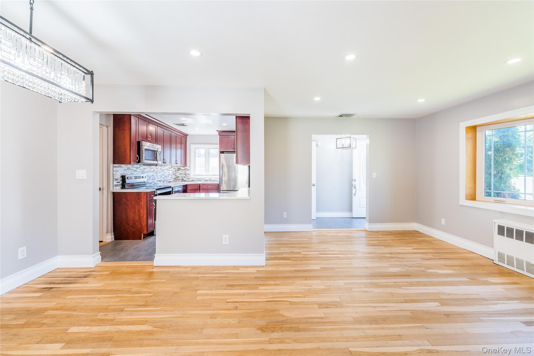 Single Family Raymond  Nassau County, NY 11710, MLS-920374-27