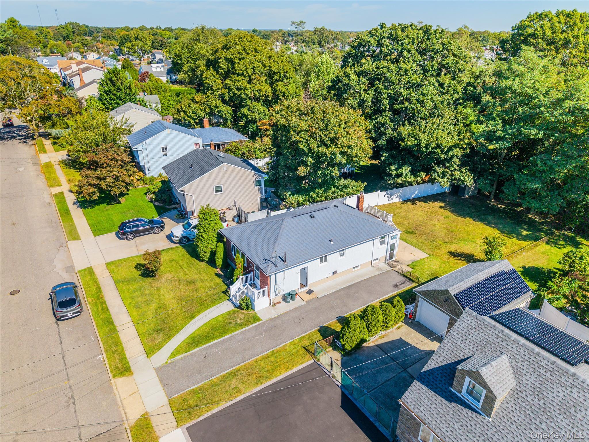 Single Family Raymond  Nassau County, NY 11710, MLS-920374-30