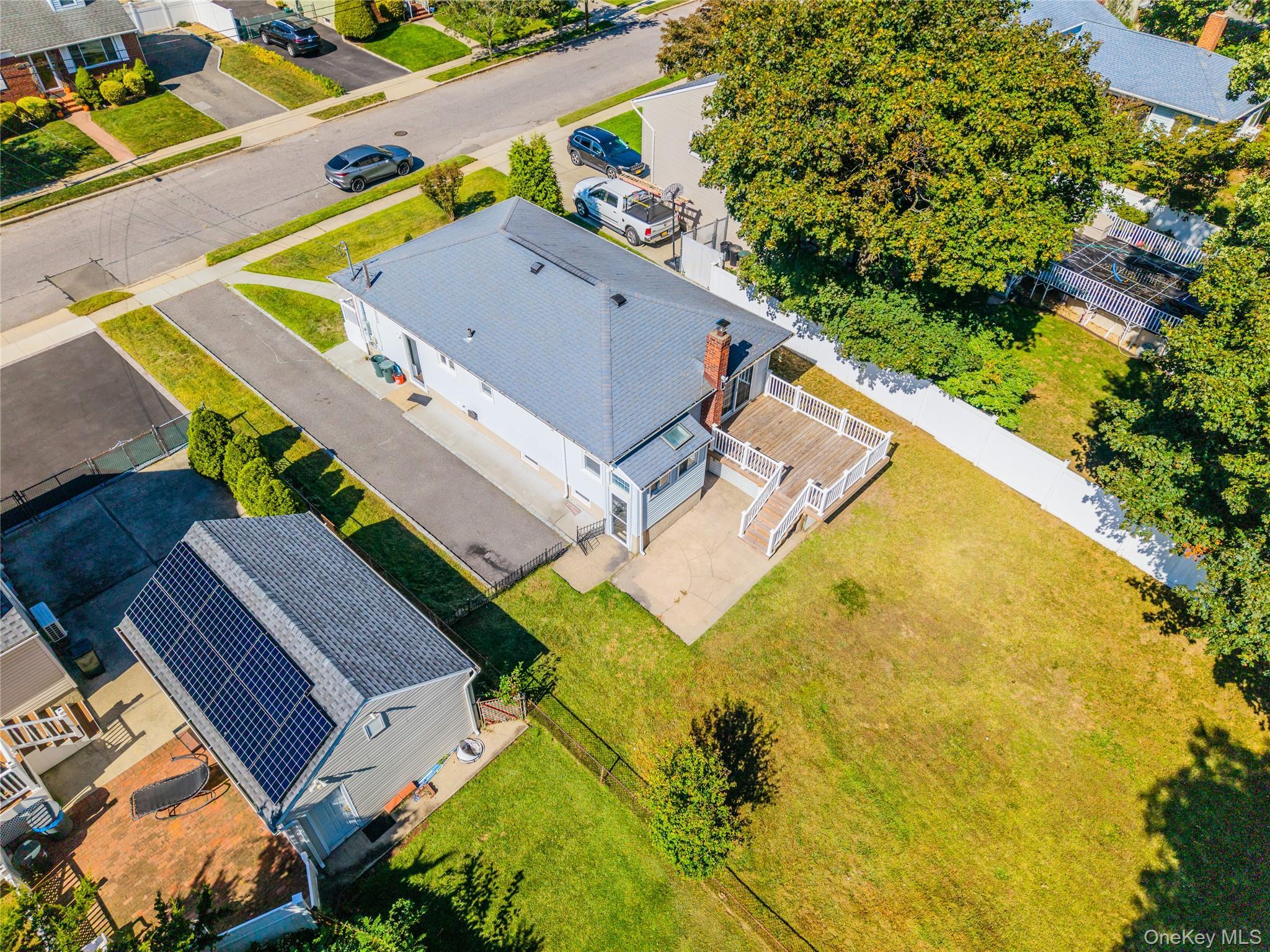 Single Family Raymond  Nassau County, NY 11710, MLS-920374-32