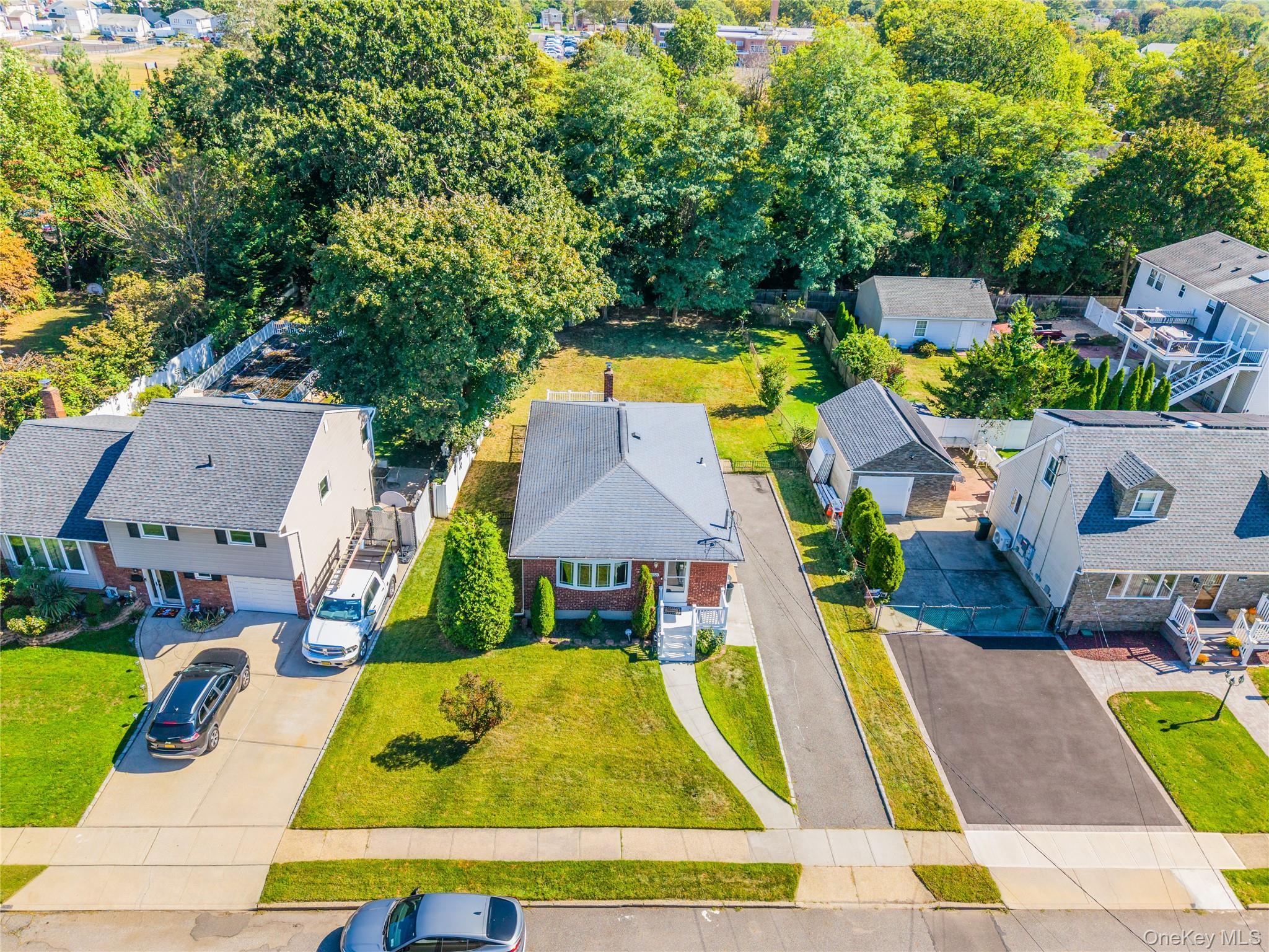 Single Family Raymond  Nassau County, NY 11710, MLS-920374-33