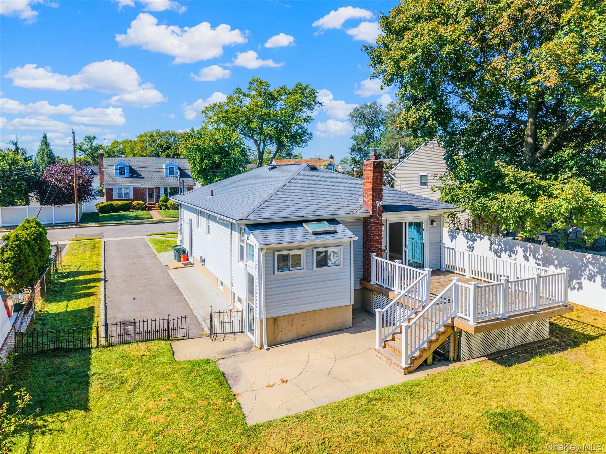 Single Family Raymond  Nassau County, NY 11710, MLS-920374-36