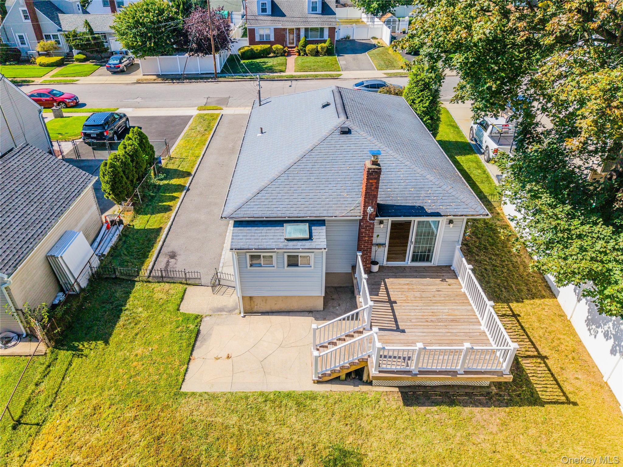 Single Family Raymond  Nassau County, NY 11710, MLS-920374-37