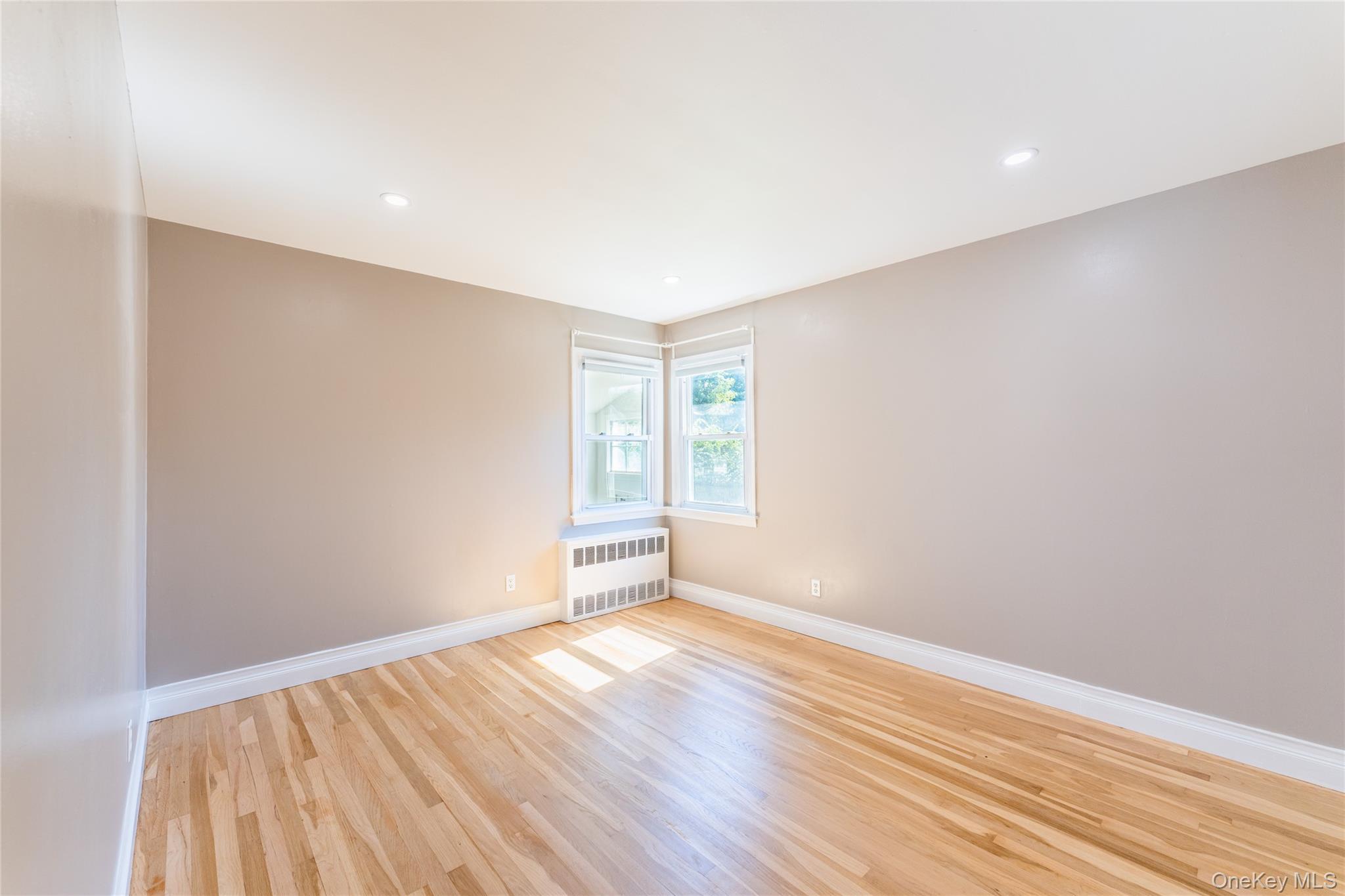 Single Family Raymond  Nassau County, NY 11710, MLS-920374-7