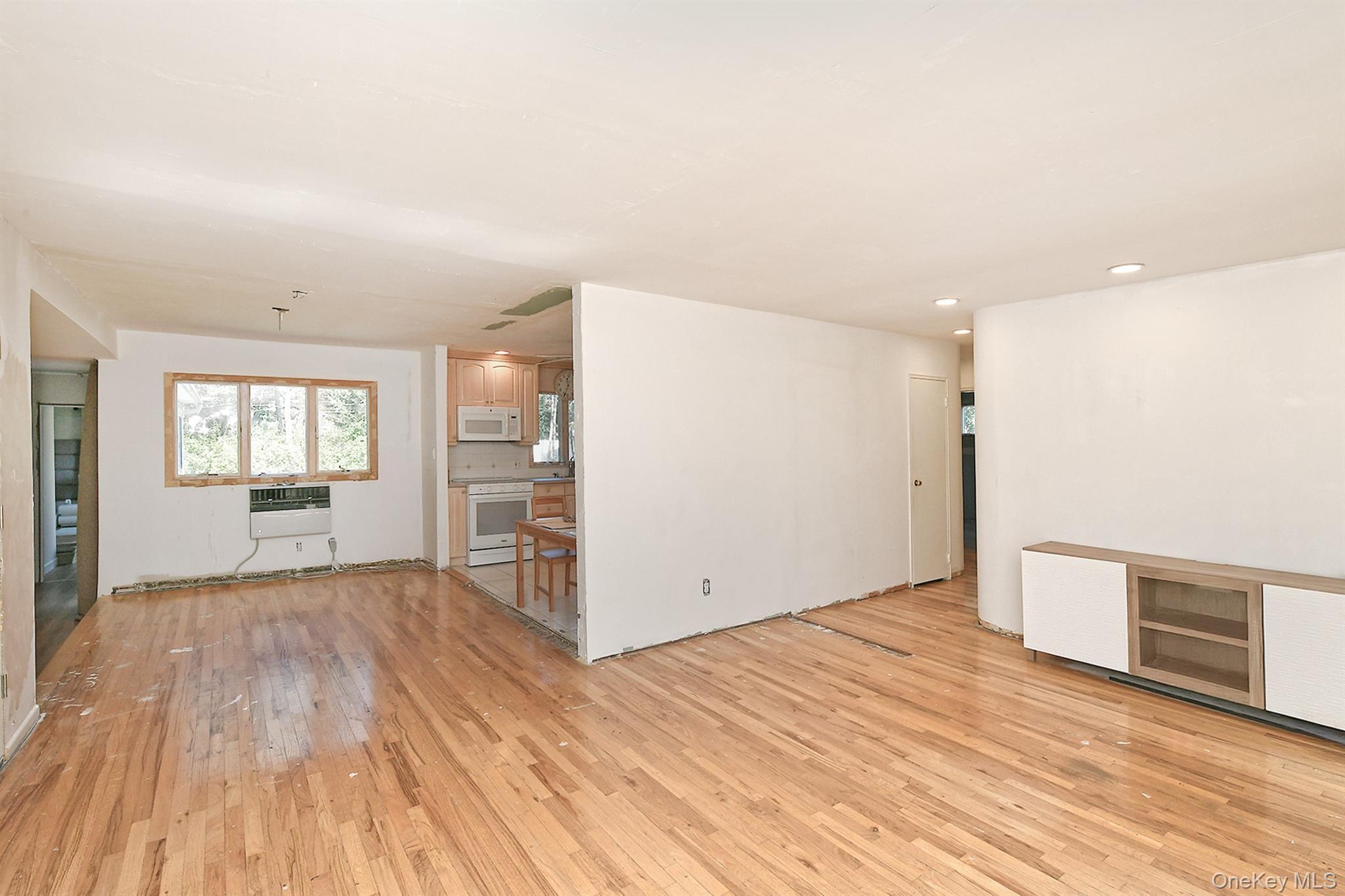 Single Family Burr  Suffolk County, NY 11731, MLS-920403-21