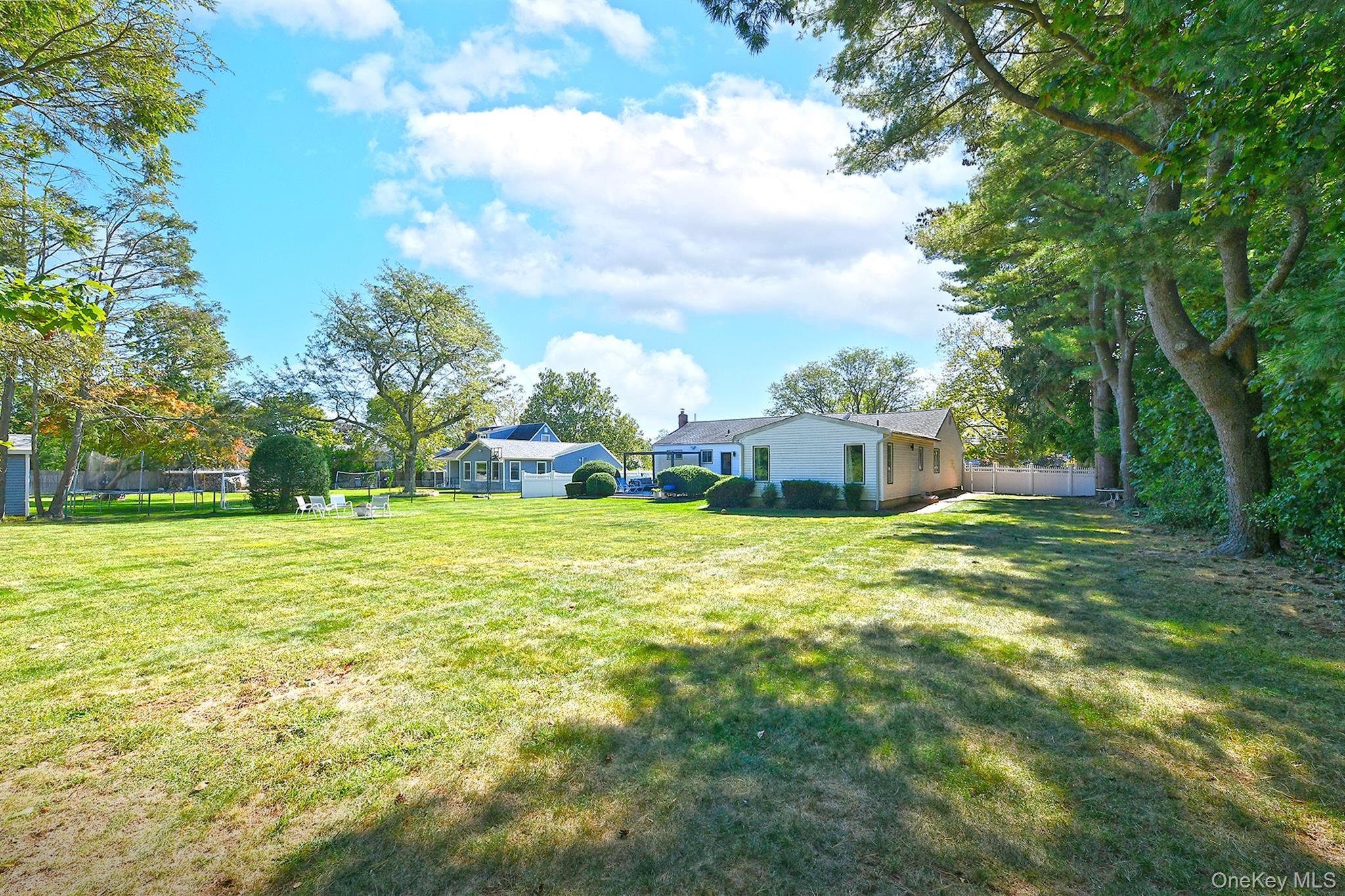 Single Family Burr  Suffolk County, NY 11731, MLS-920403-25