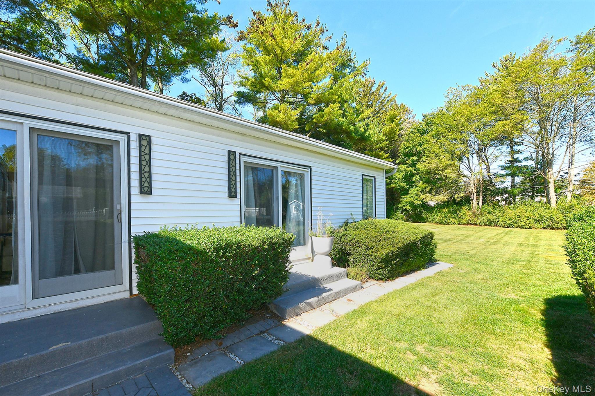 Single Family Burr  Suffolk County, NY 11731, MLS-920403-27