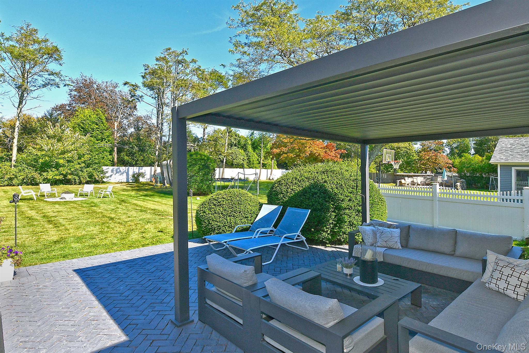 Single Family Burr  Suffolk County, NY 11731, MLS-920403-28