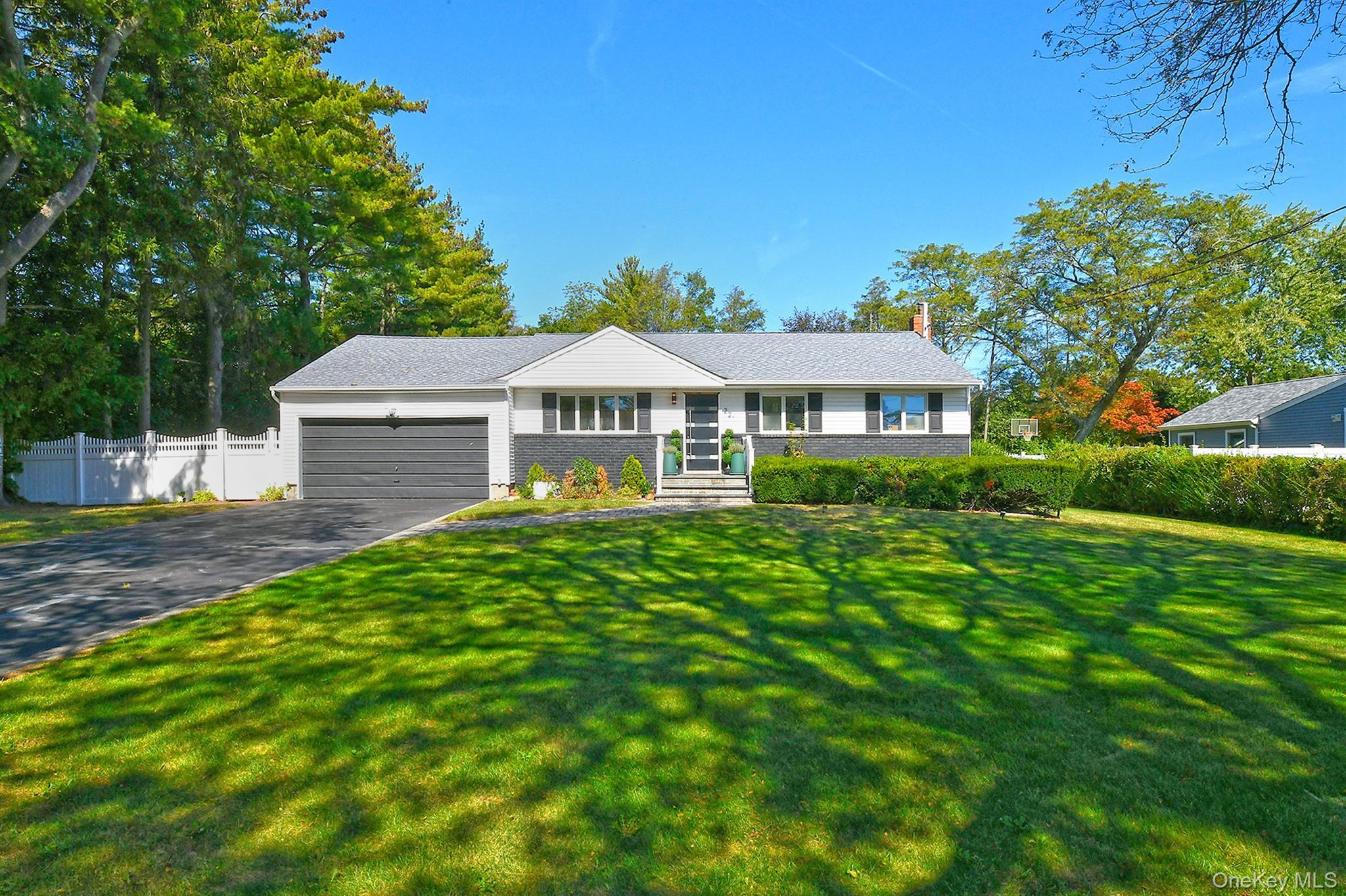 Single Family Burr  Suffolk County, NY 11731, MLS-920403-4