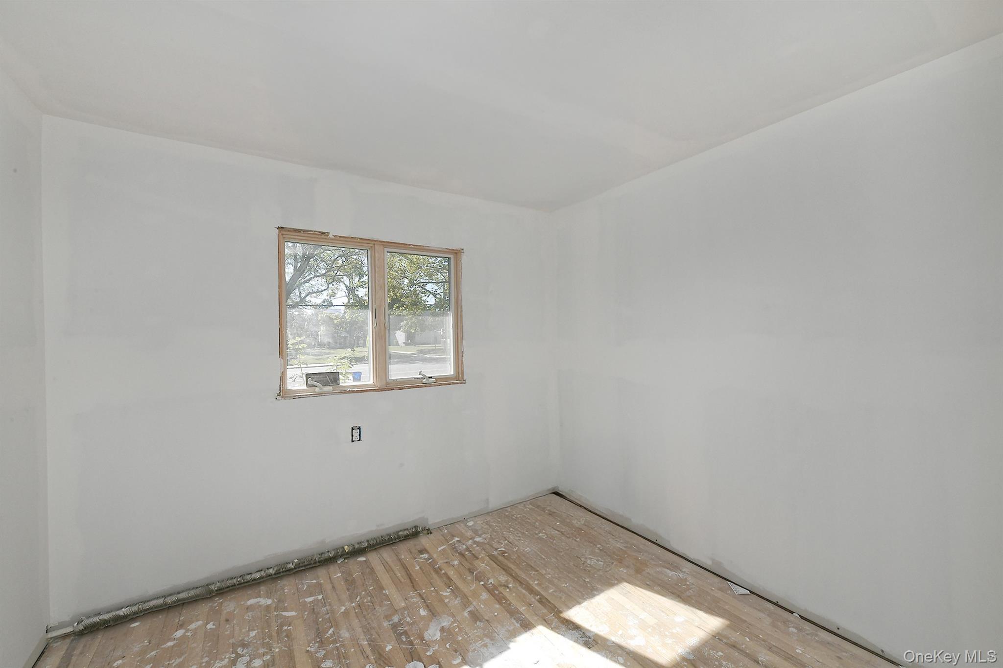 Single Family Burr  Suffolk County, NY 11731, MLS-920403-6