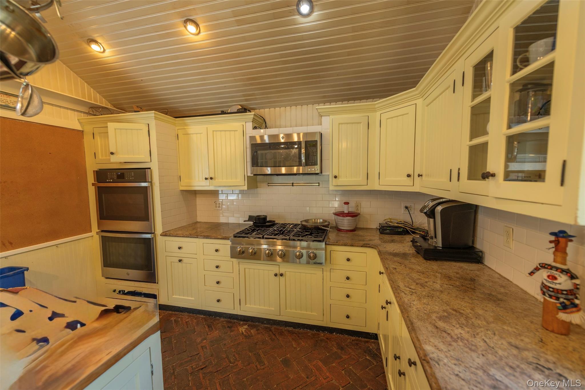 Single Family Belleview Suffolk County, NY 11934, MLS-920444-37