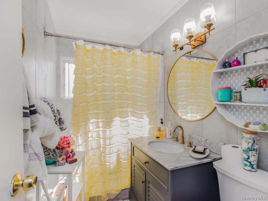 Single Family Gailmore  Westchester County, NY 10710, MLS-920493-21