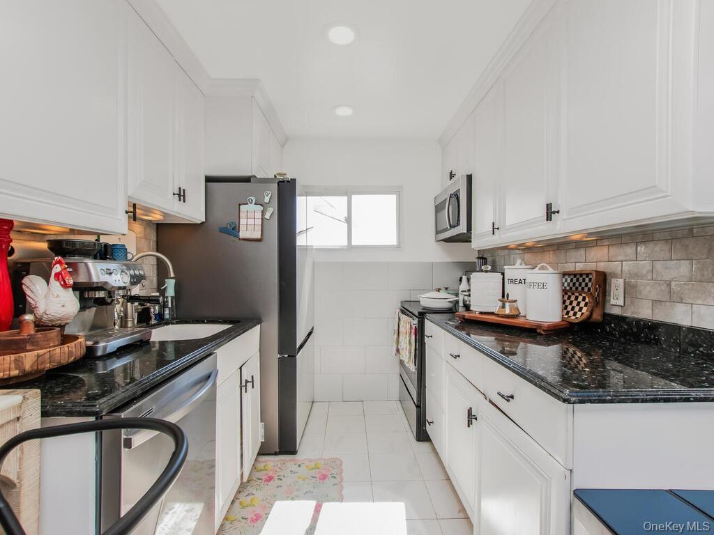 Single Family Gailmore  Westchester County, NY 10710, MLS-920493-9