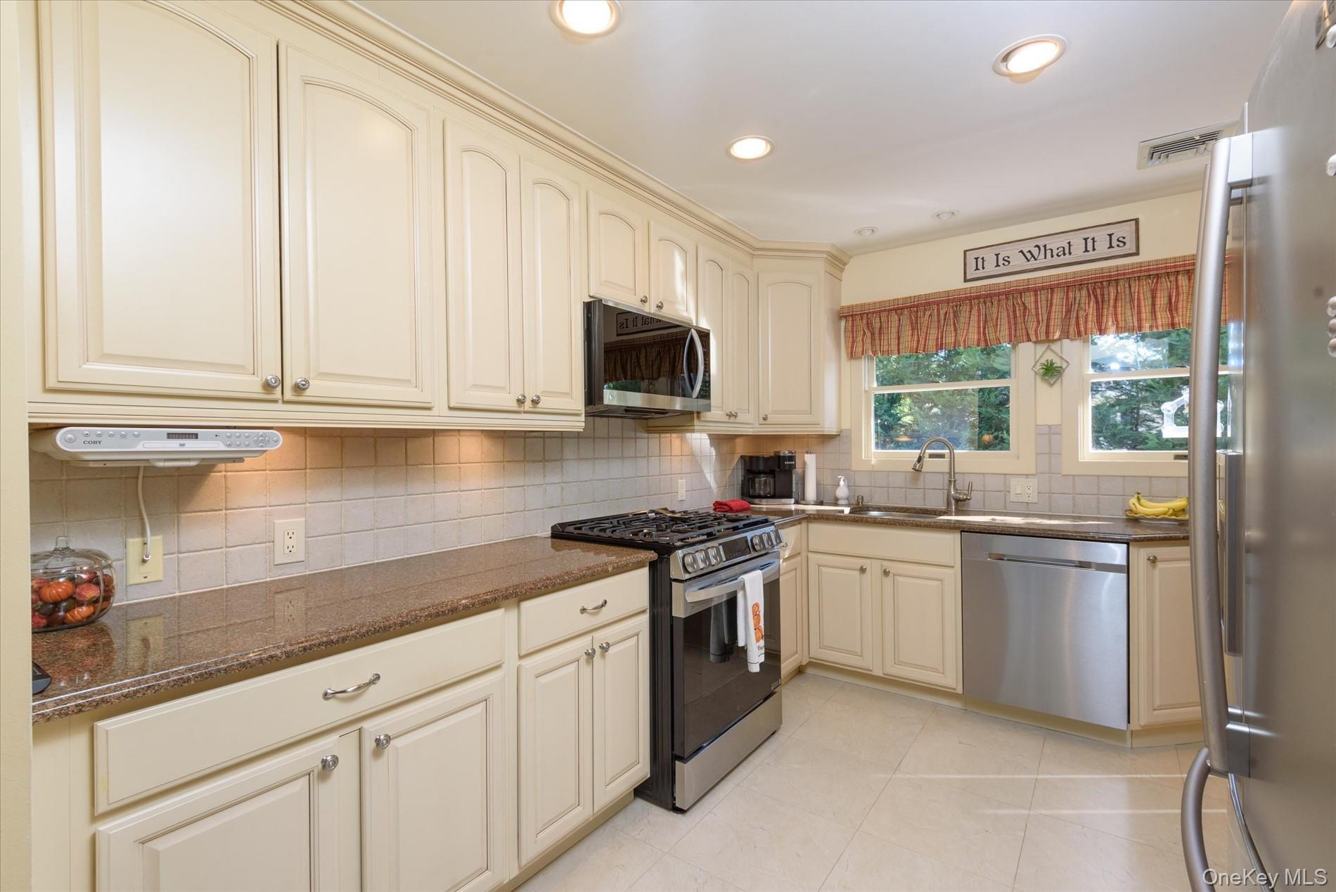 Single Family Violet Nassau County, NY 11709, MLS-920497-23