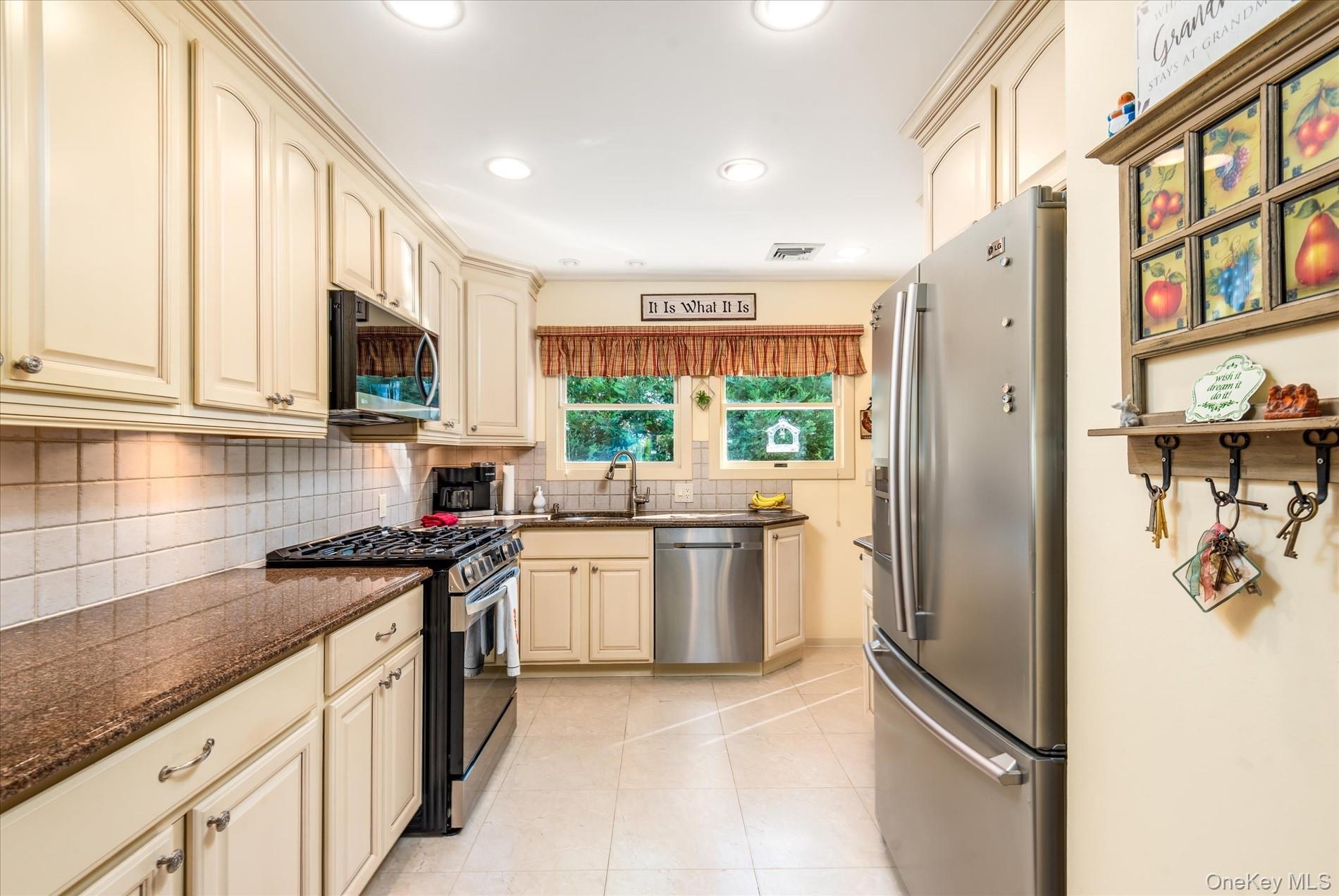 Single Family Violet Nassau County, NY 11709, MLS-920497-25