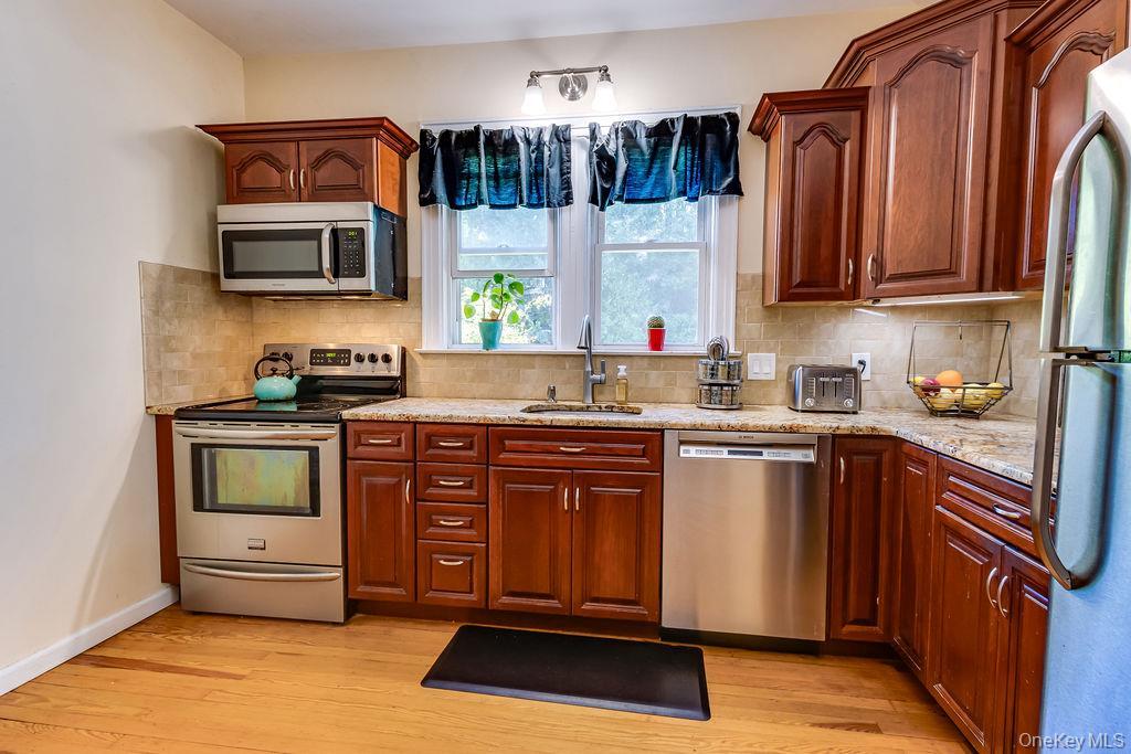 Single Family Juniper Suffolk County, NY 11778, MLS-920660-5