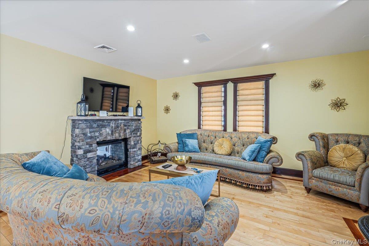 Single Family 58th Queens, NY 11379, MLS-920713-10