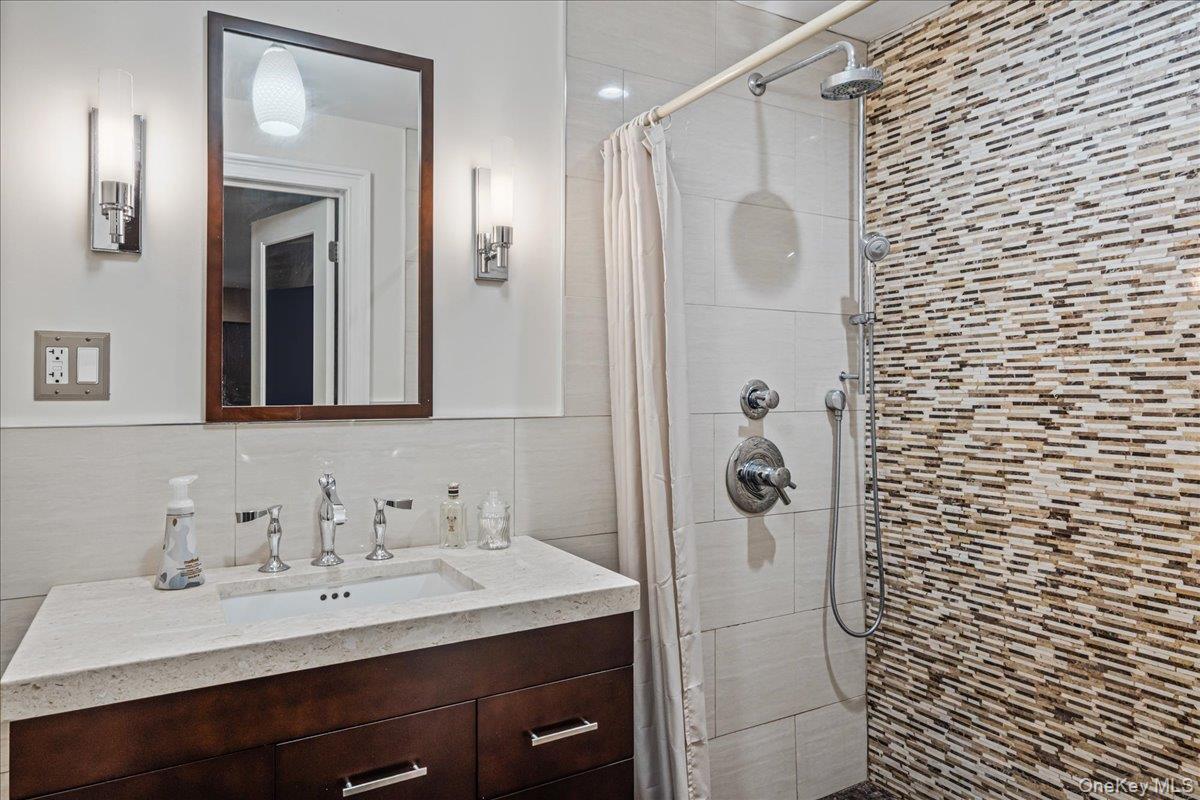 Single Family 58th Queens, NY 11379, MLS-920713-28