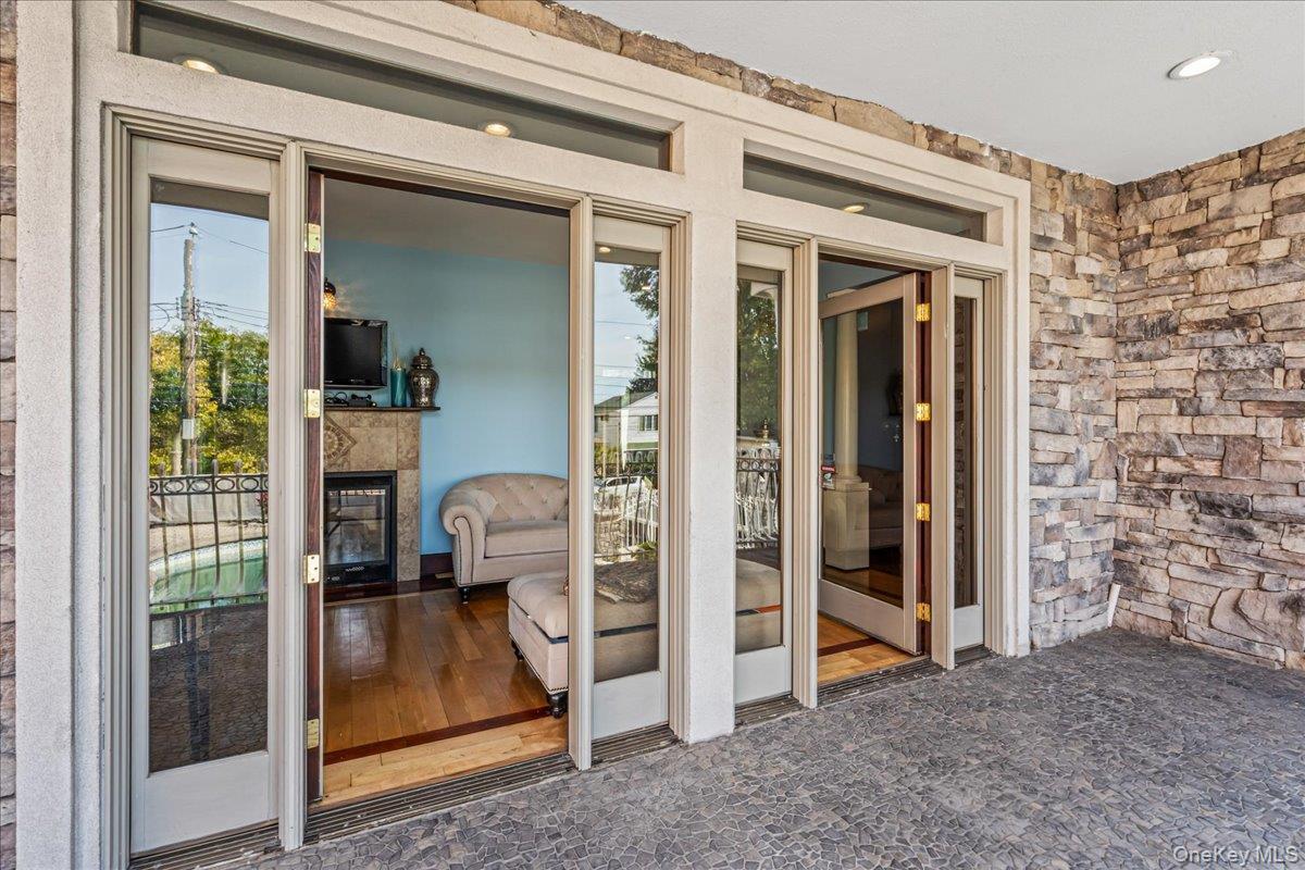 Single Family 58th Queens, NY 11379, MLS-920713-31