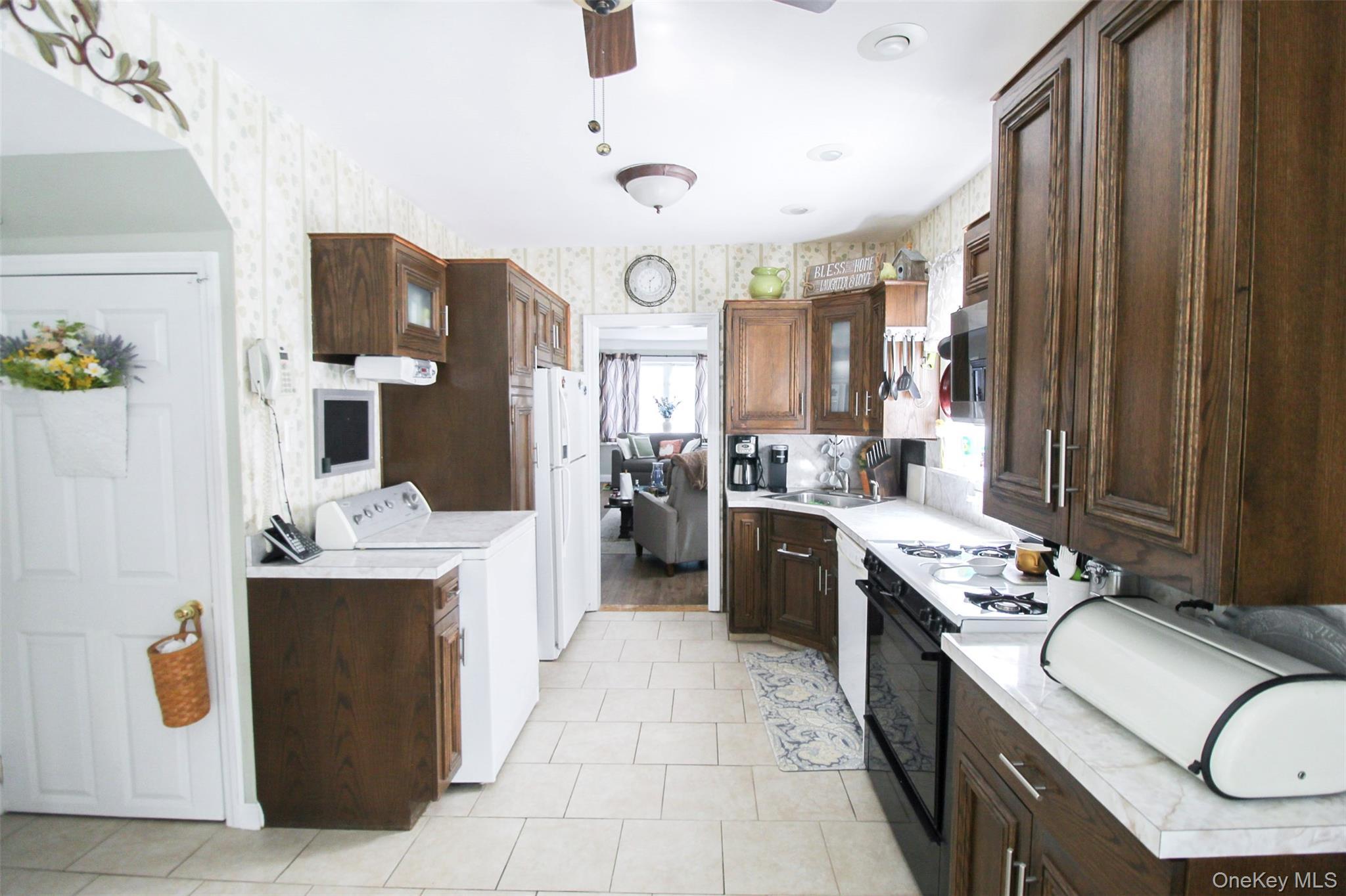 Single Family Giegerich  Bronx, NY 10465, MLS-920715-15