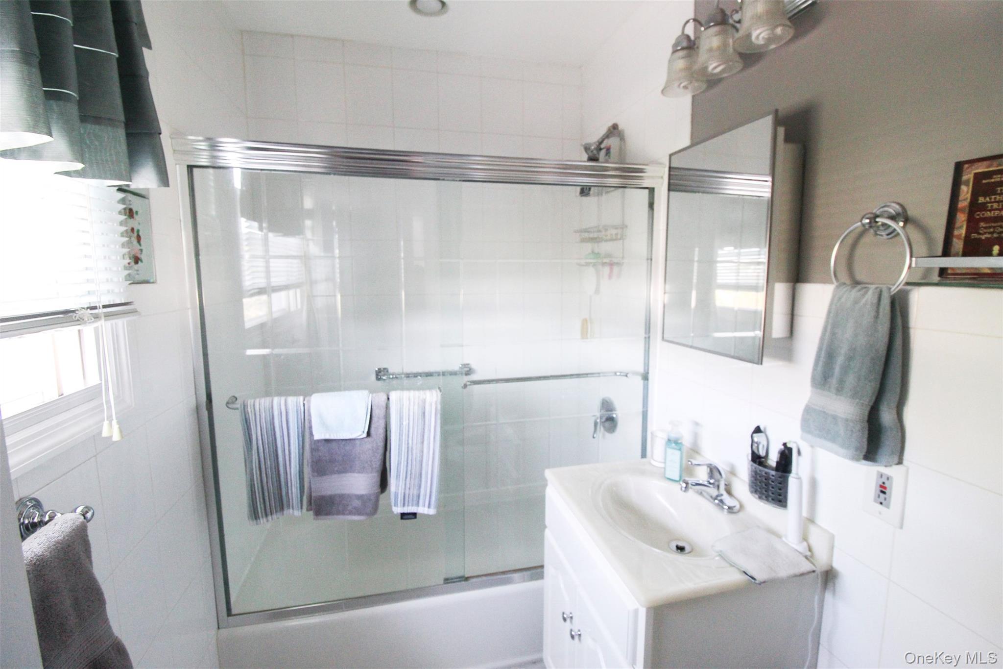 Single Family Giegerich  Bronx, NY 10465, MLS-920715-28