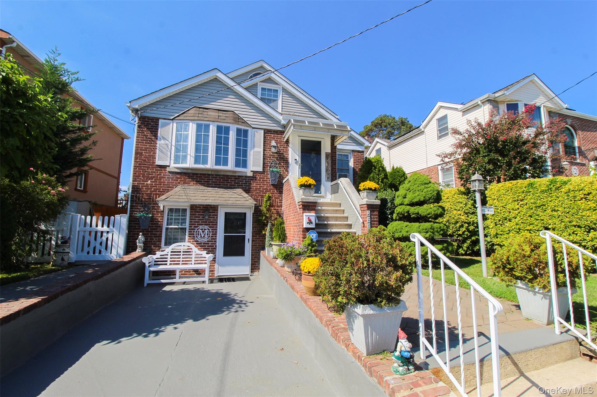 Single Family Giegerich  Bronx, NY 10465, MLS-920715-4